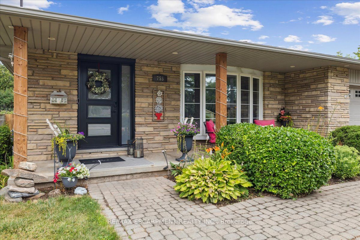 755 Parker Crescent, Burlington, ON L7R 3A5 photo 2