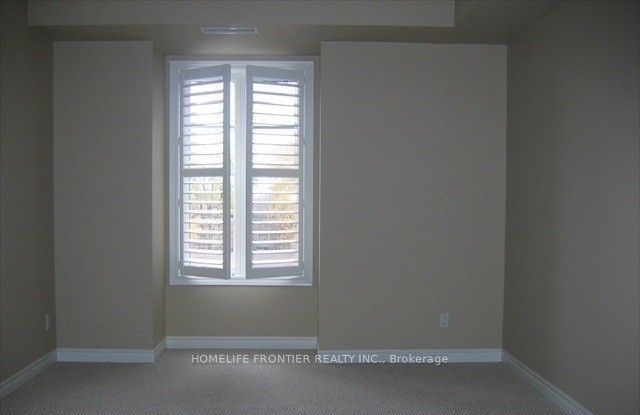 3351 Cawthra Road 402, Mississauga, ON L5A 4N5 photo 5