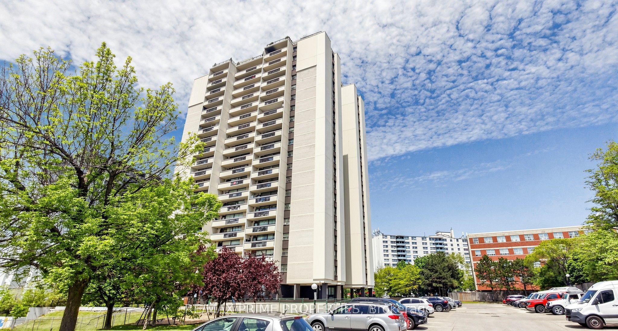 1455 Lawrence Avenue W 1404, Toronto, ON M6L 1B1 photo 2