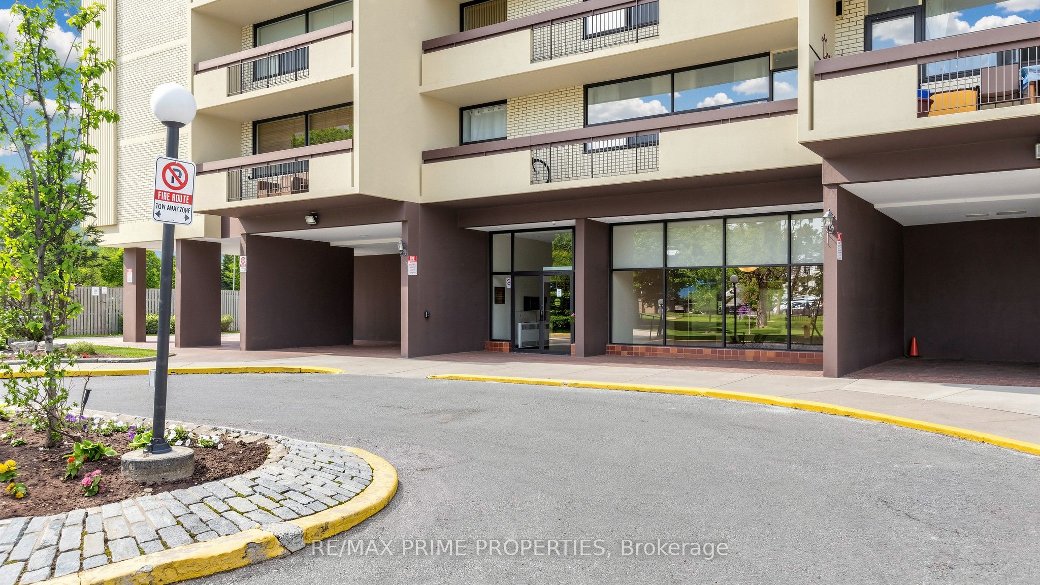 1455 Lawrence Avenue W 1404, Toronto, ON M6L 1B1 photo 3