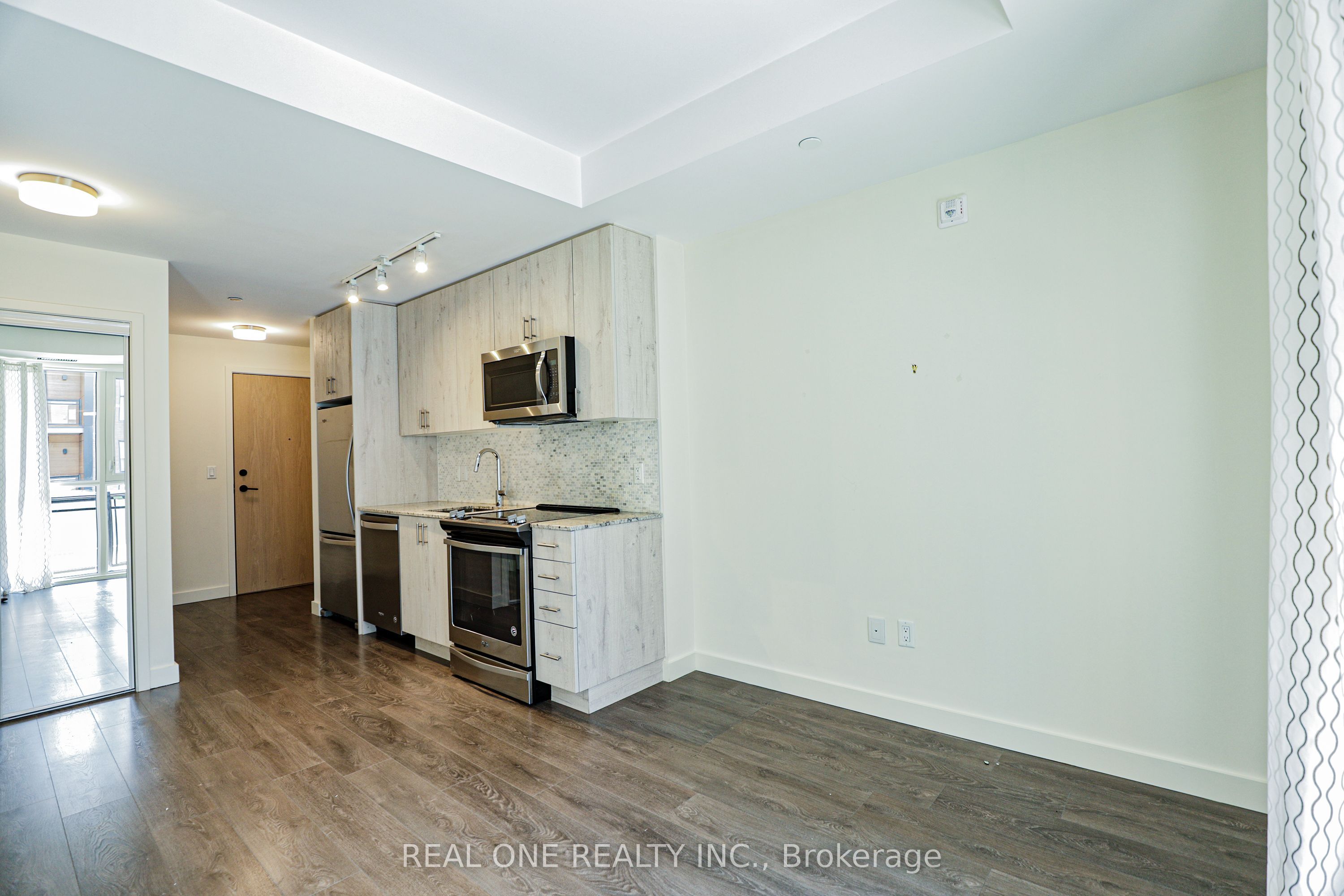 150 Sabina Drive 209, Oakville, ON L6H 0W3 photo 5