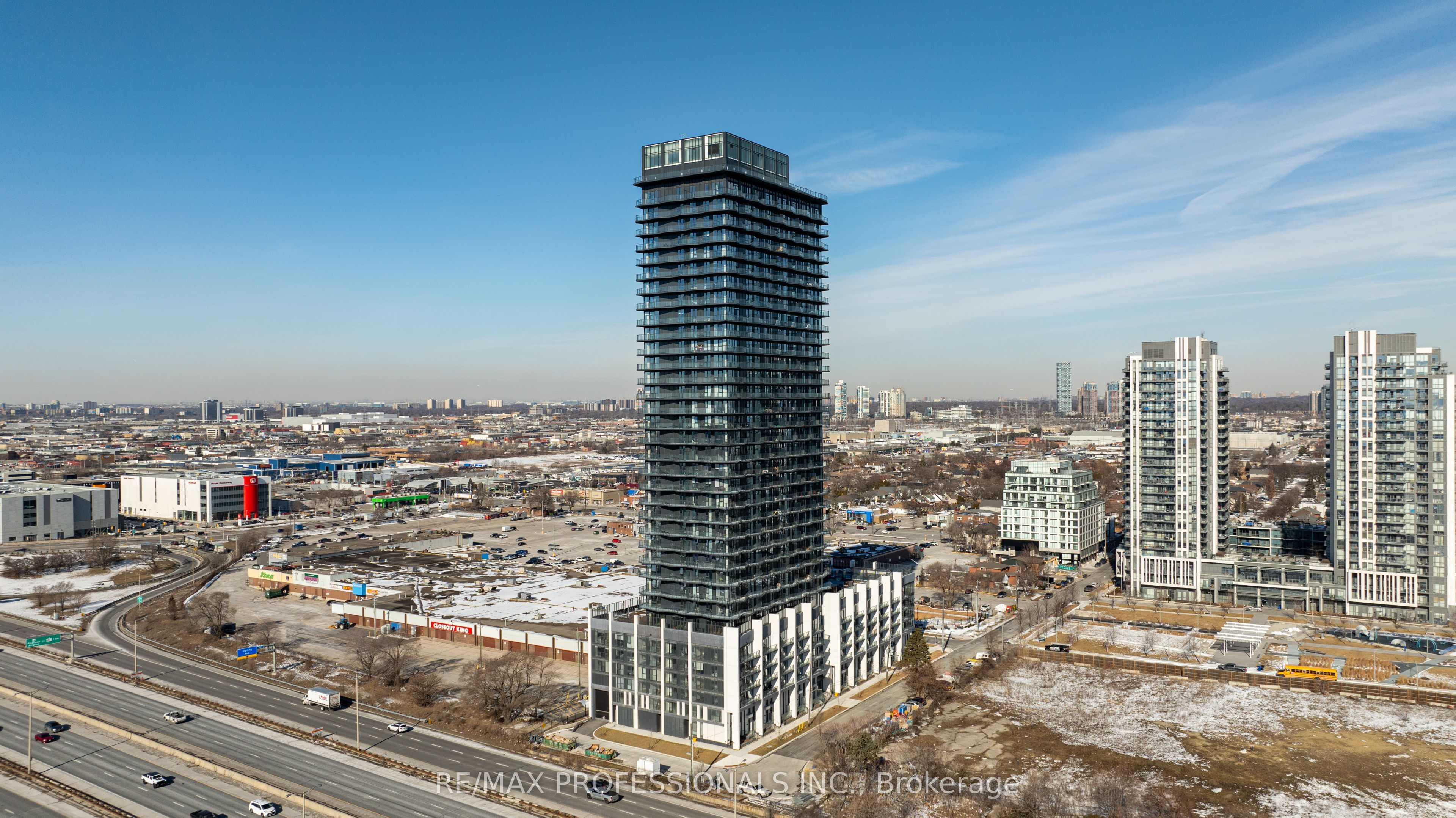 36 Zorra Street 3009, Toronto, ON M8Z 0G5 photo 3