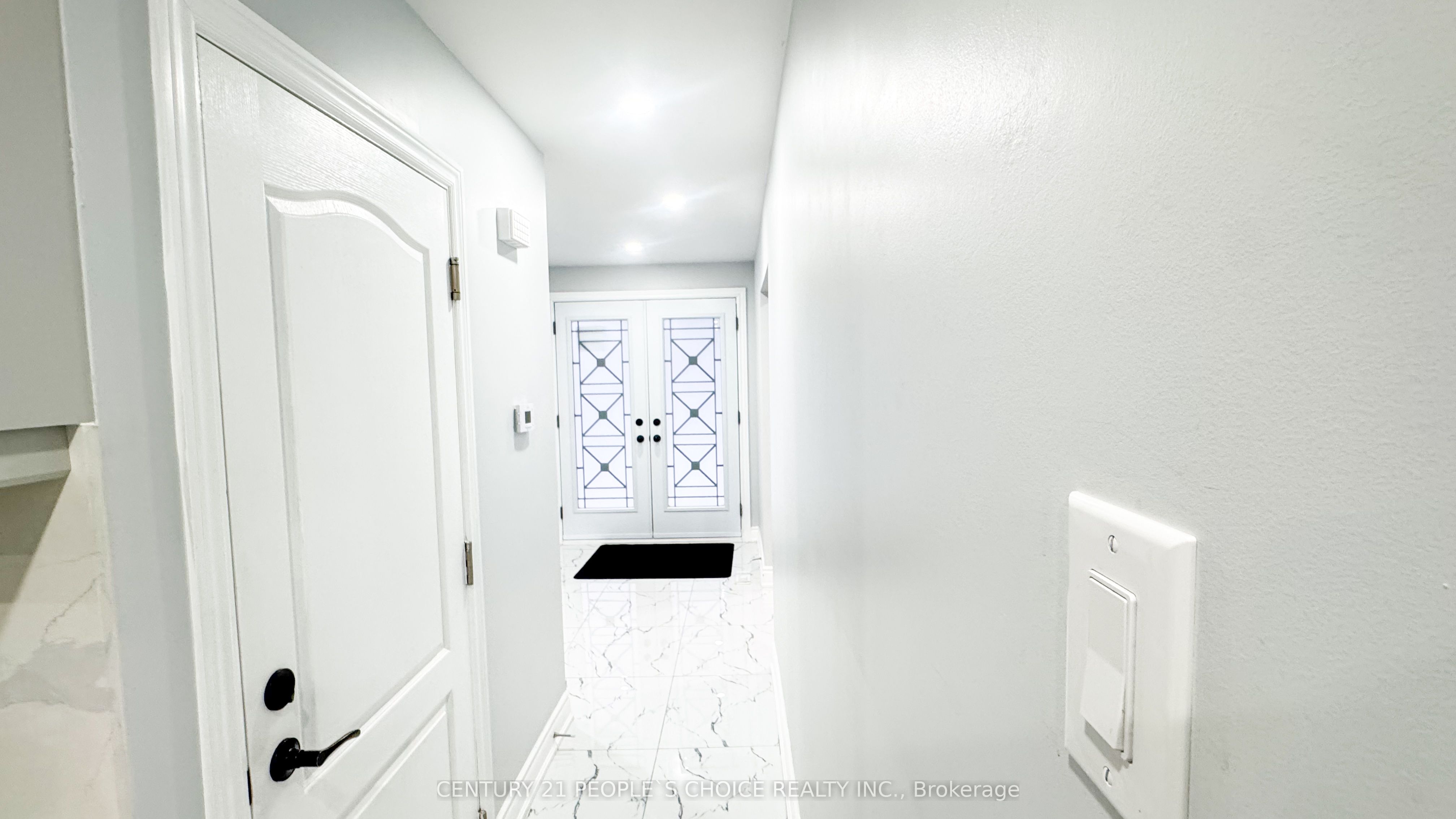 7 Dalraith Crescent, Brampton, ON L6T 2X4 photo 2