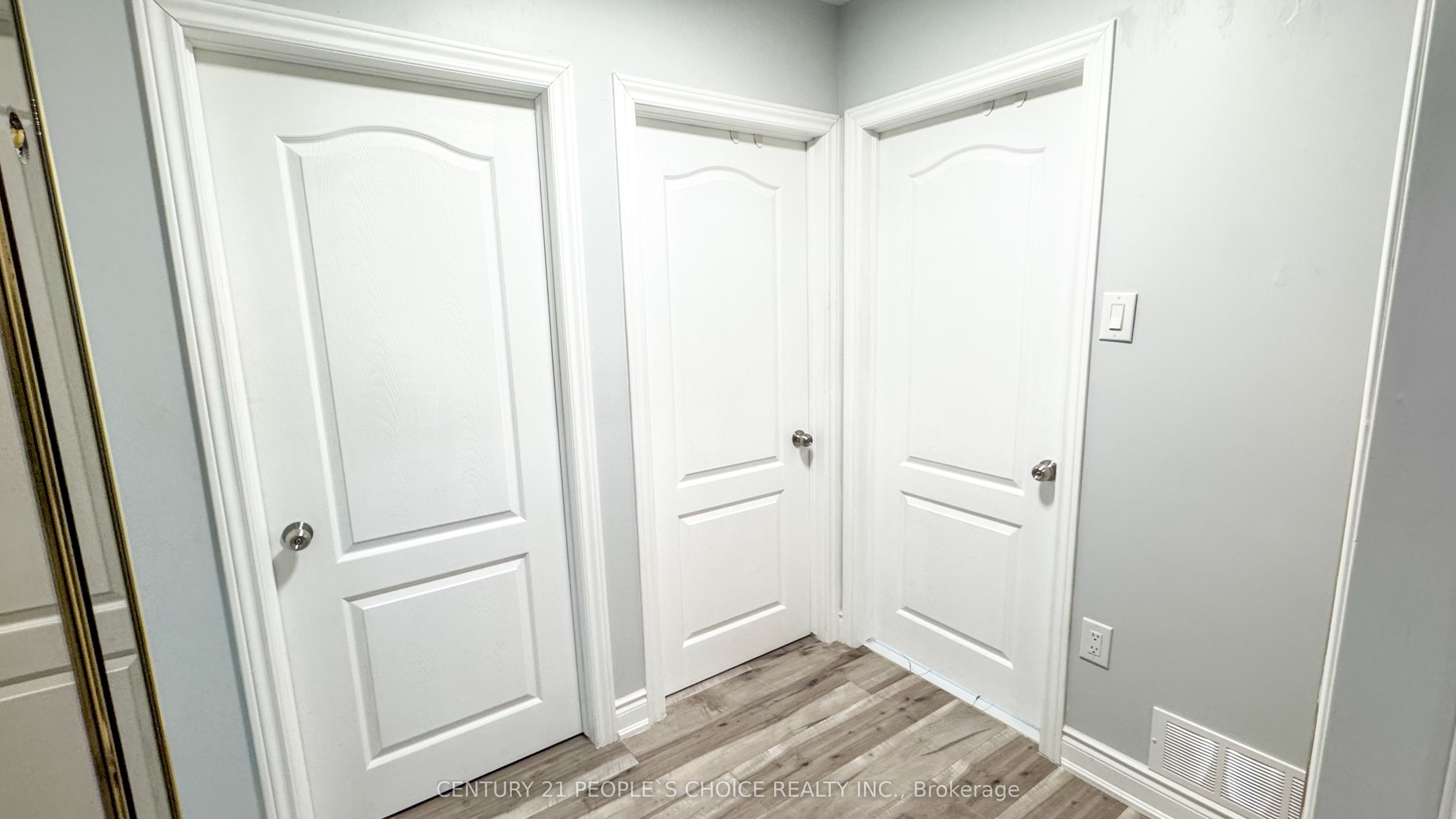 7 Dalraith Crescent, Brampton, ON L6T 2X4 photo 4