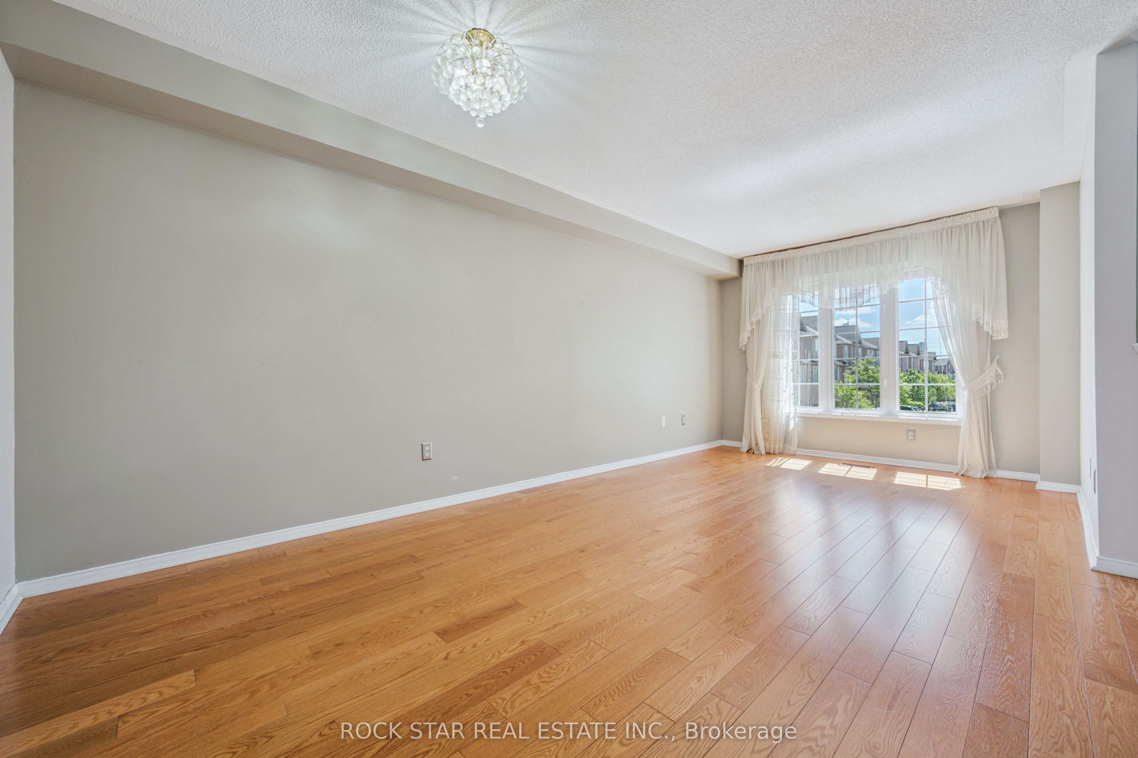 5055 Heatherleigh Avenue 32, Mississauga, ON L5V 2R6 photo 5
