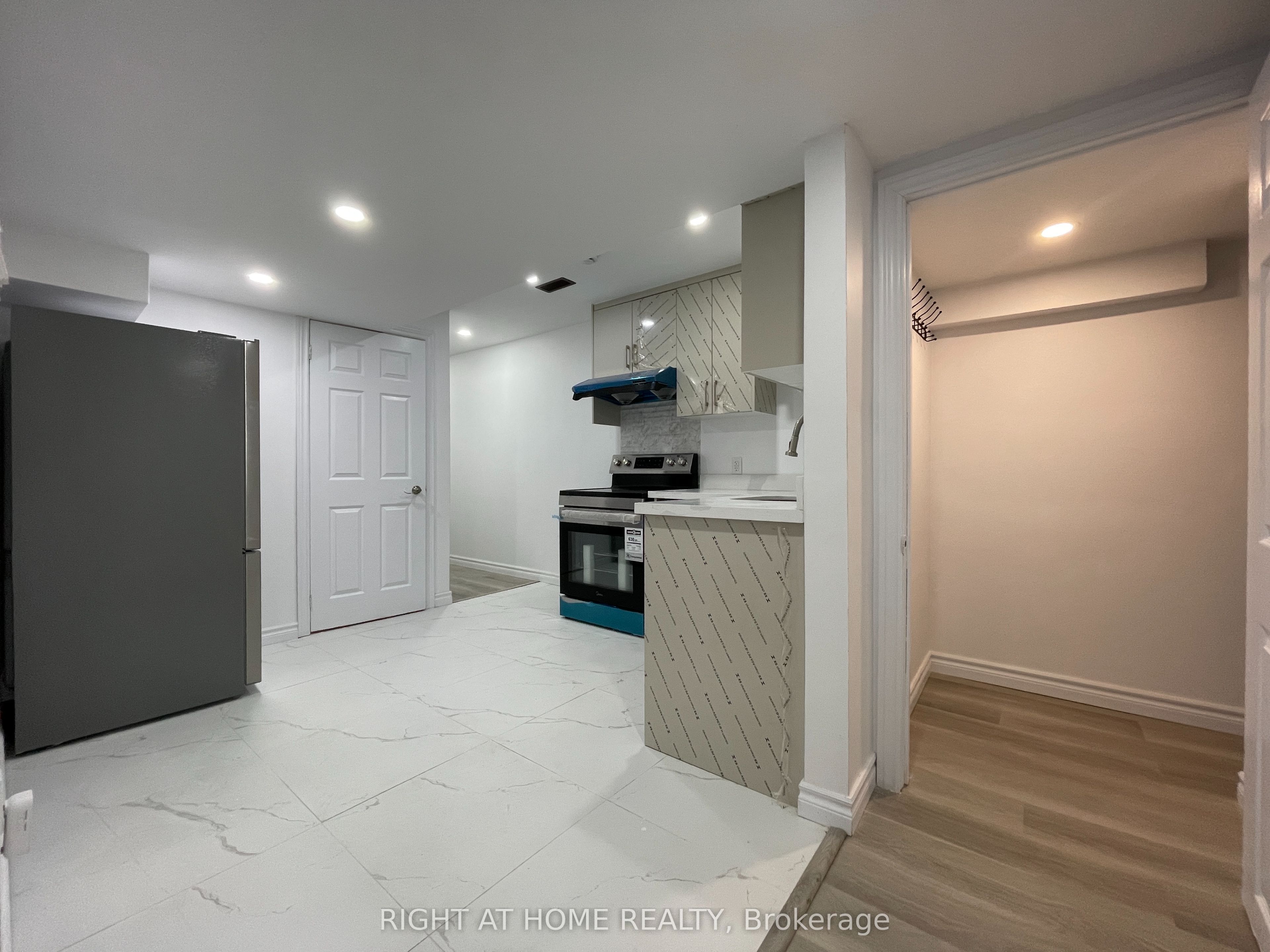 58 Meadowcrest Lane #Lower, Brampton, ON L7A 0V7 photo 3