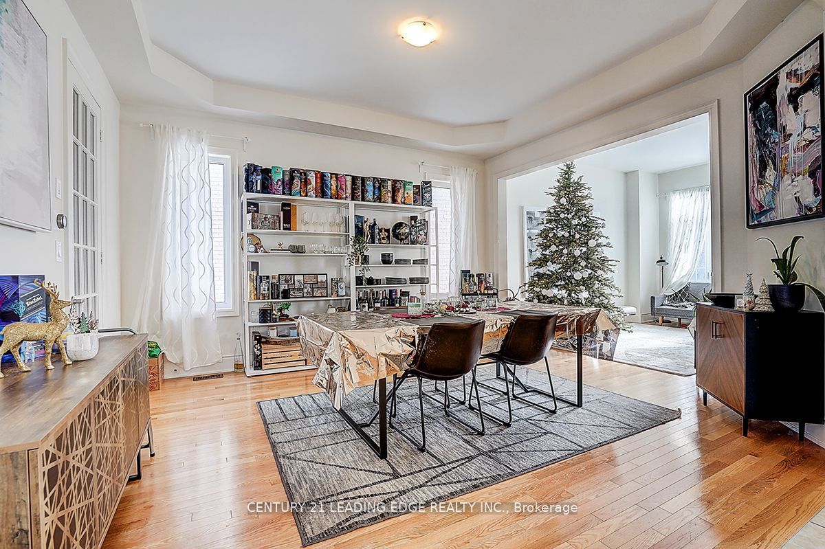 455 Threshing Mill Boulevard, Oakville, ON L6H 0T4 photo 5