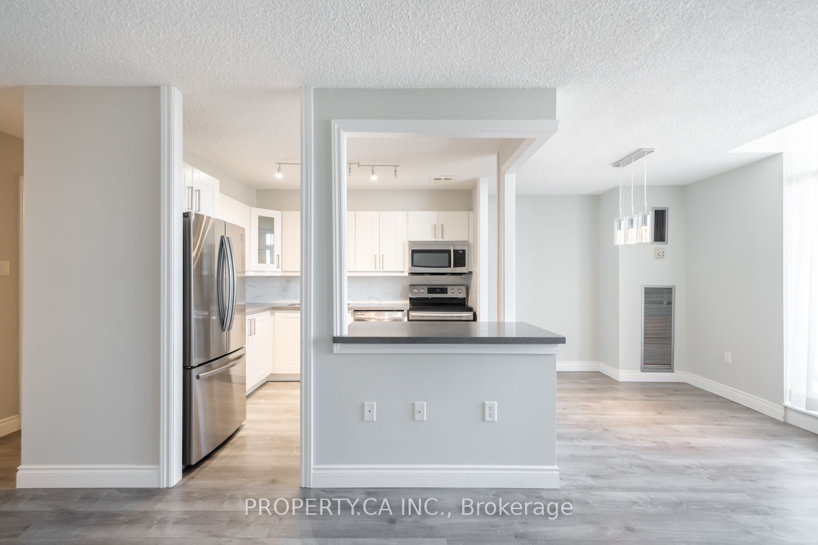 355 Rathburn Road E 1204, Mississauga, ON L4Z 1H4 photo 2