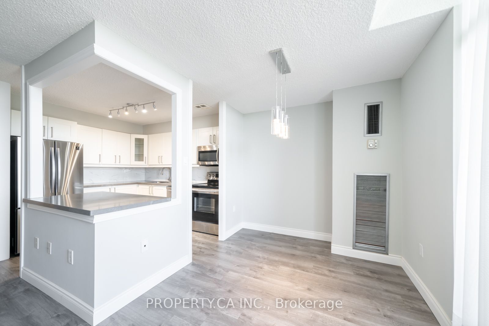 355 Rathburn Road E 1204, Mississauga, ON L4Z 1H4 photo 3