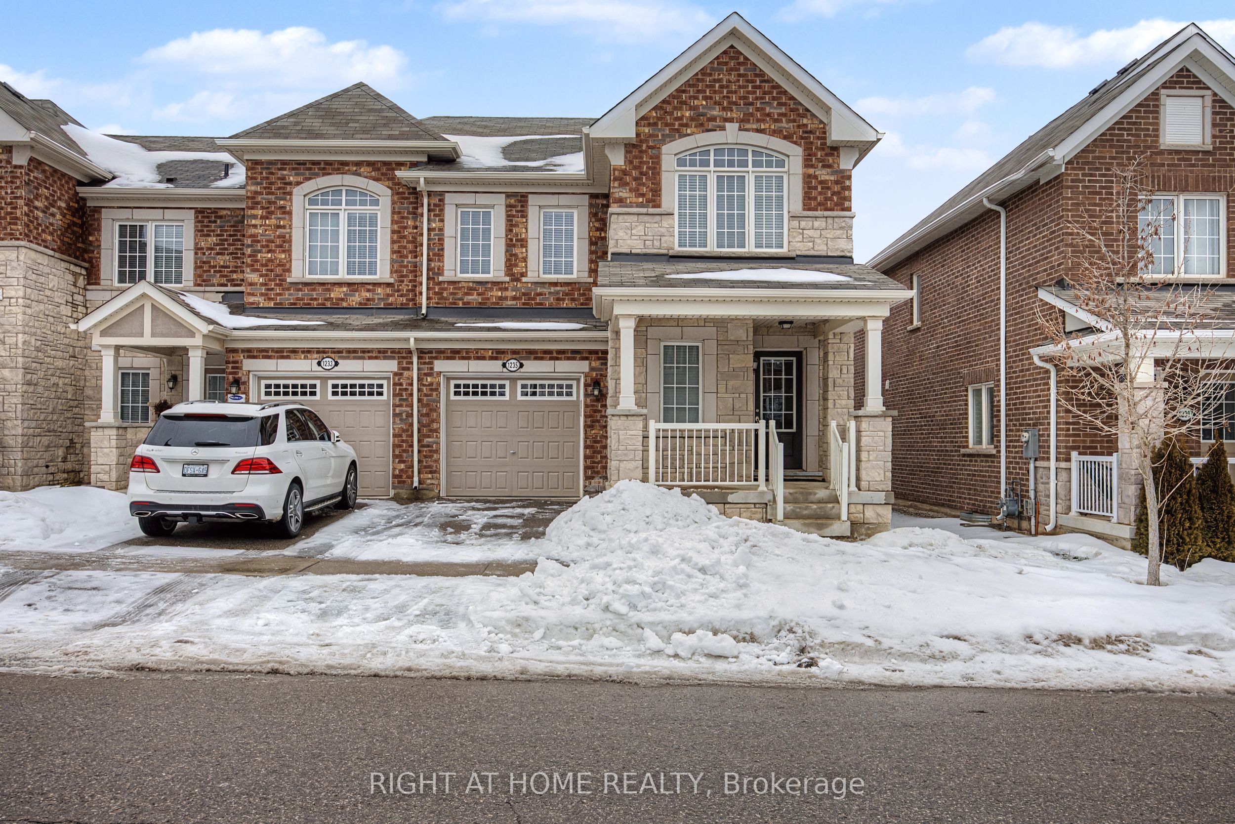 1235 Mulroney Heights, Milton, ON L9E 1G1 photo 3
