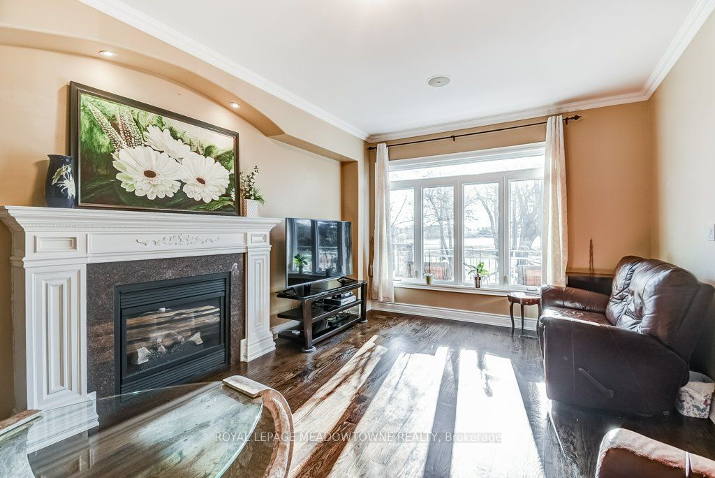 591 Lakeside Avenue, Mississauga, ON L5G 1N7 photo 5