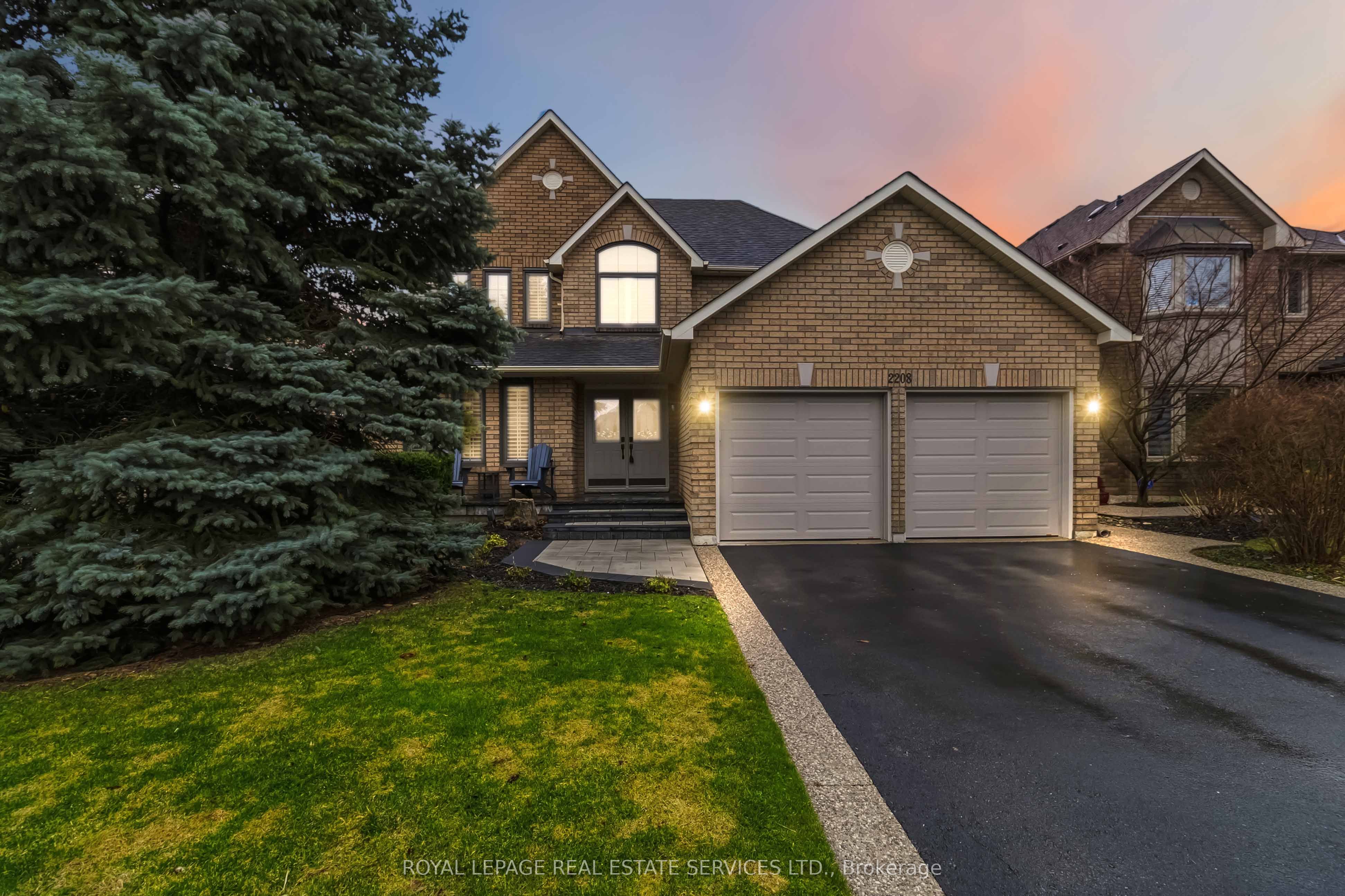 2208 Brays Lane, Oakville, ON L6M 3J7 photo 3