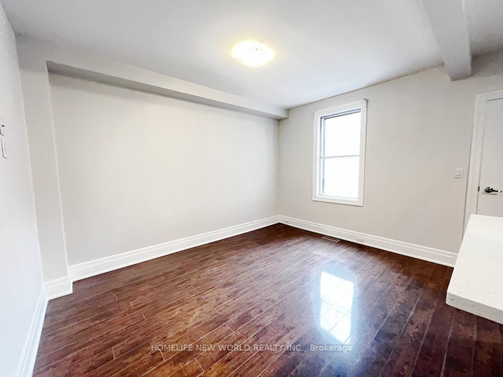 3 Roblocke Avenue Main, Toronto, ON M6G 3R6 photo 4