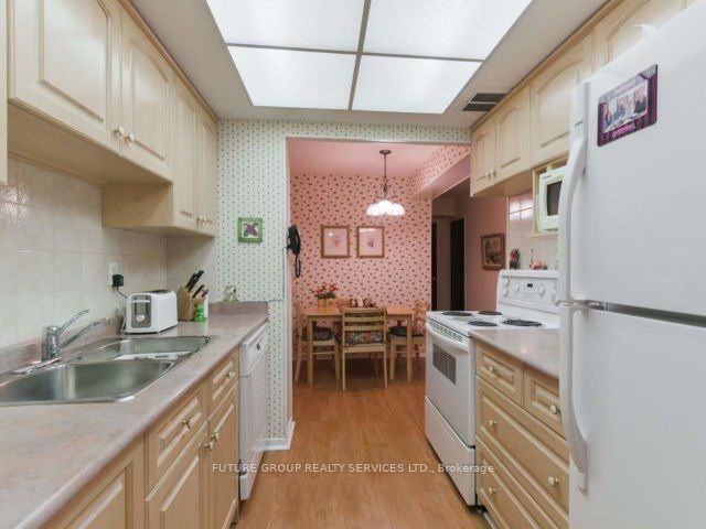 3100 Kirwin Avenue 1601, Mississauga, ON L5A 3S6 photo 5