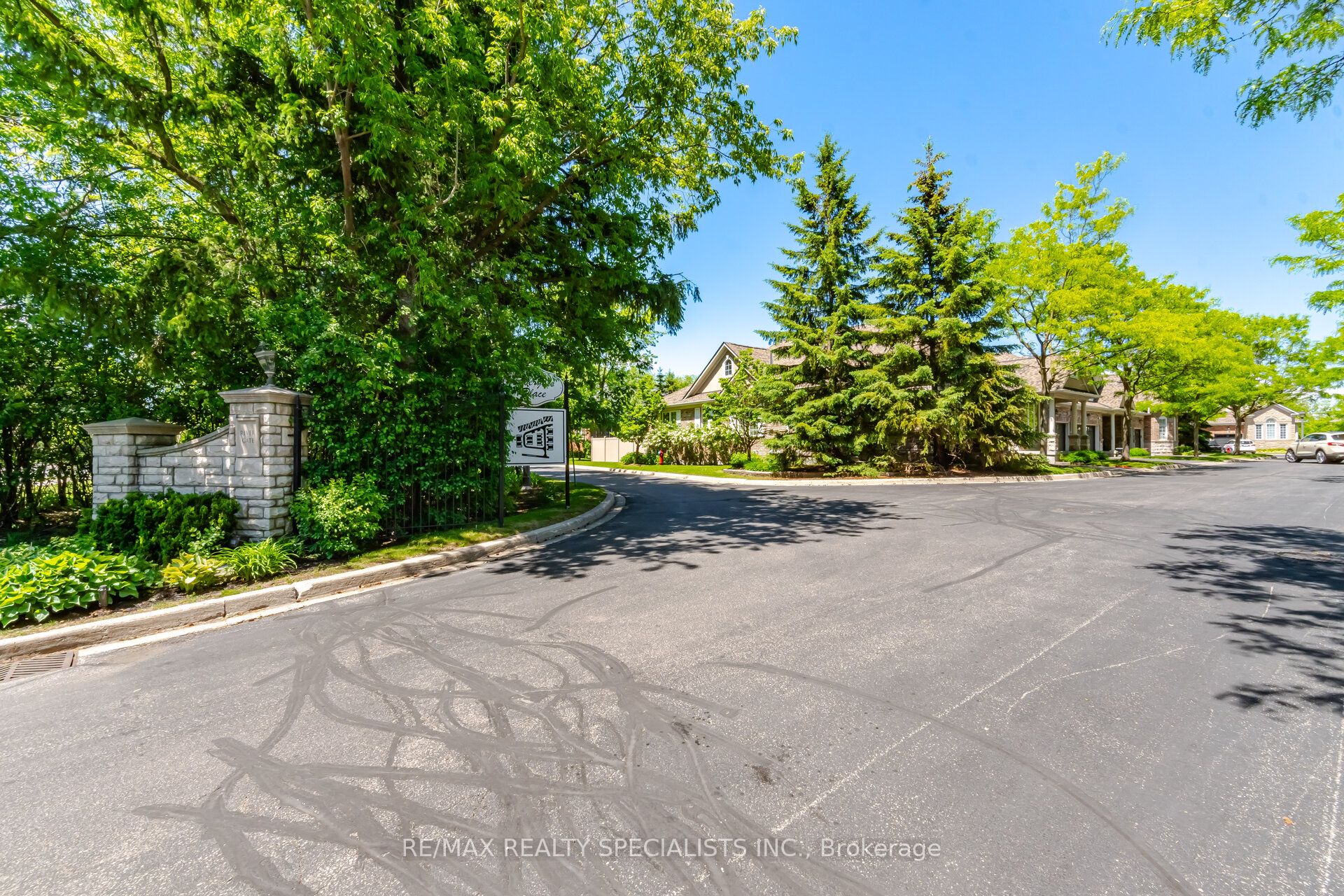 6439 Rivergate Place, Mississauga, ON L5N 8P8 photo 2