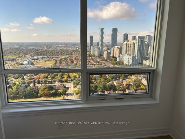 36 Elm Drive W 3608, Mississauga, ON L5B 1L9 photo 4