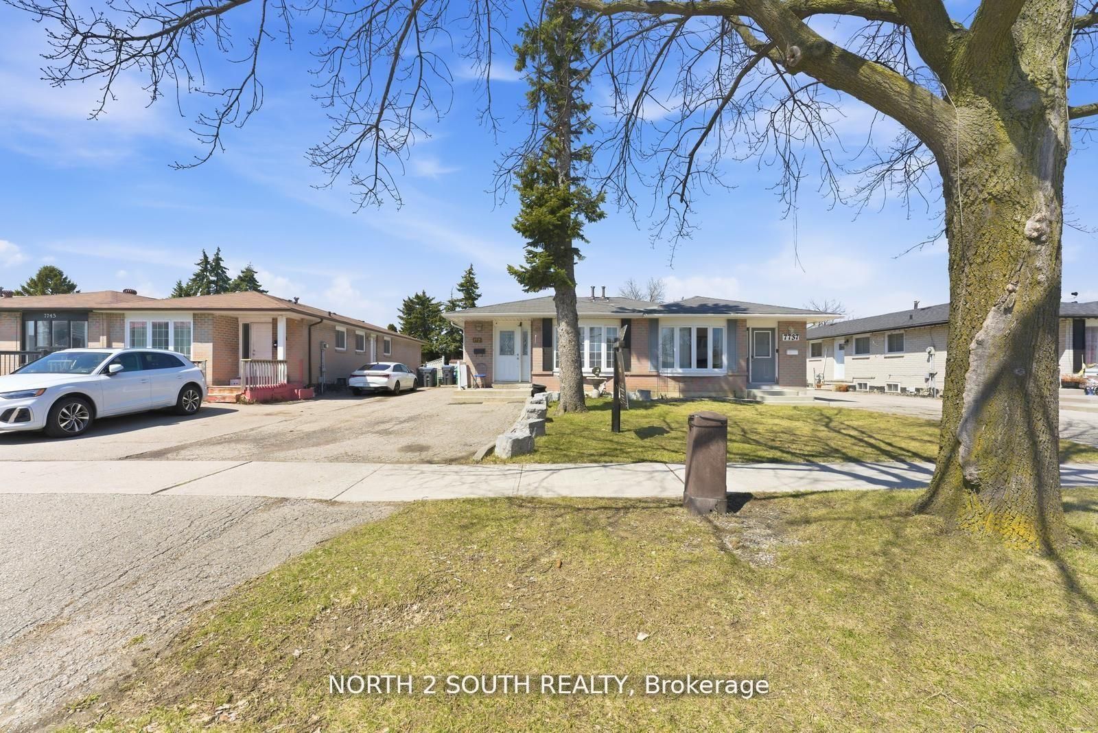7739 Priory Crescent, Mississauga, ON L4T 3H6 photo 3