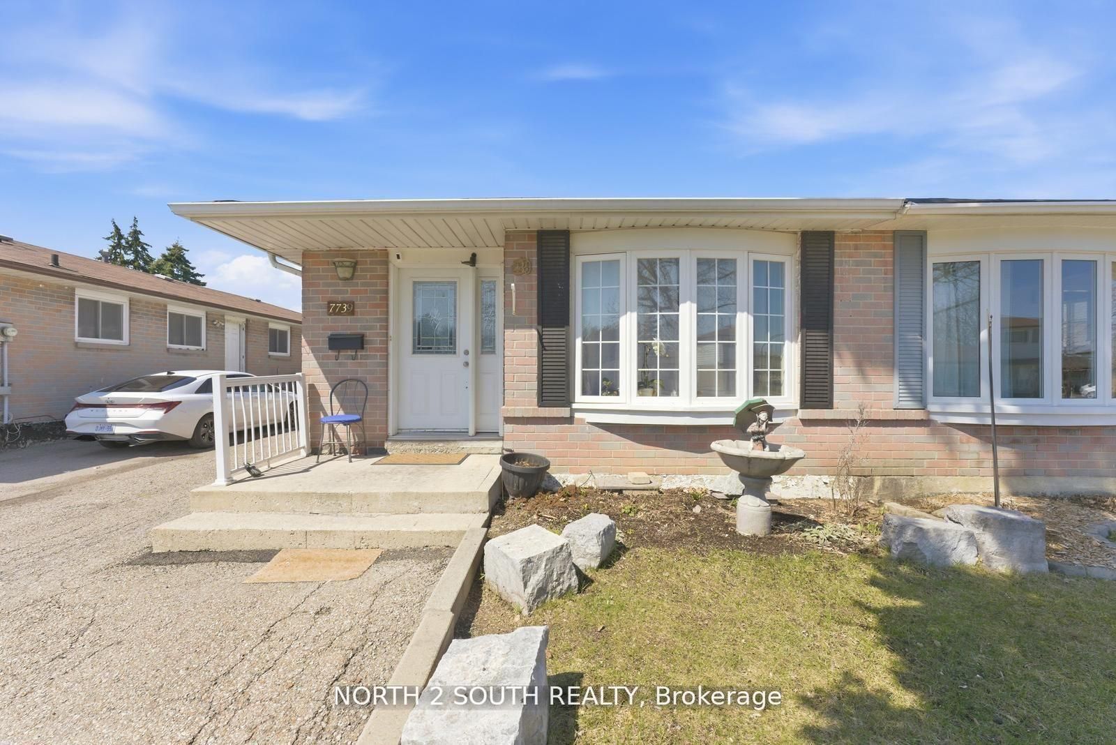 7739 Priory Crescent, Mississauga, ON L4T 3H6 photo 4
