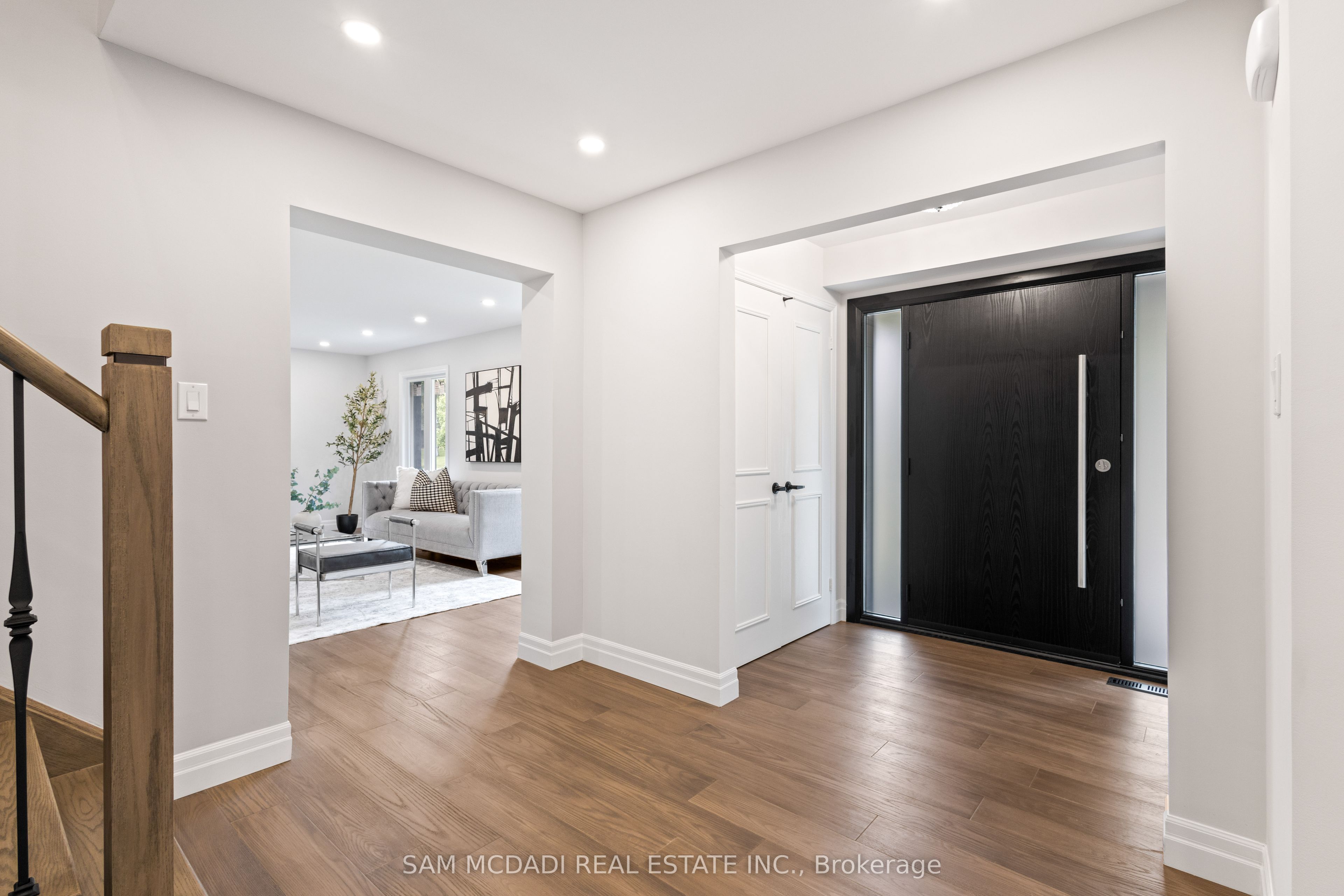 2535 Robin Drive, Mississauga, ON L5K 2G2 photo 3