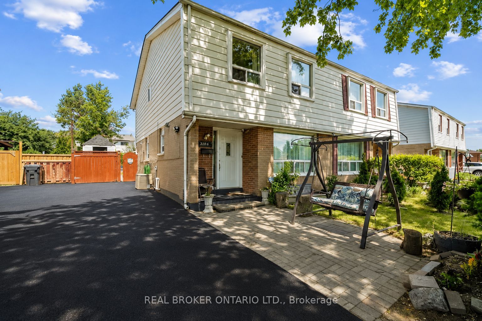 3106 Redbank Crescent, Mississauga, ON L4T 1V1 photo 2