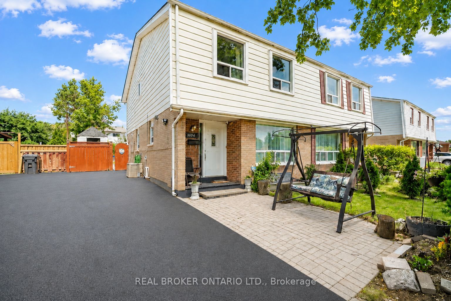 3106 Redbank Crescent, Mississauga, ON L4T 1V1 photo 3