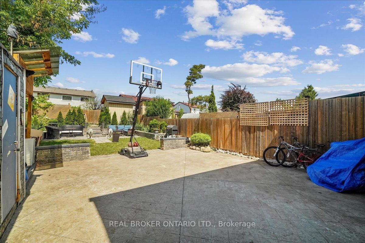 3106 Redbank Crescent, Mississauga, ON L4T 1V1 photo 5