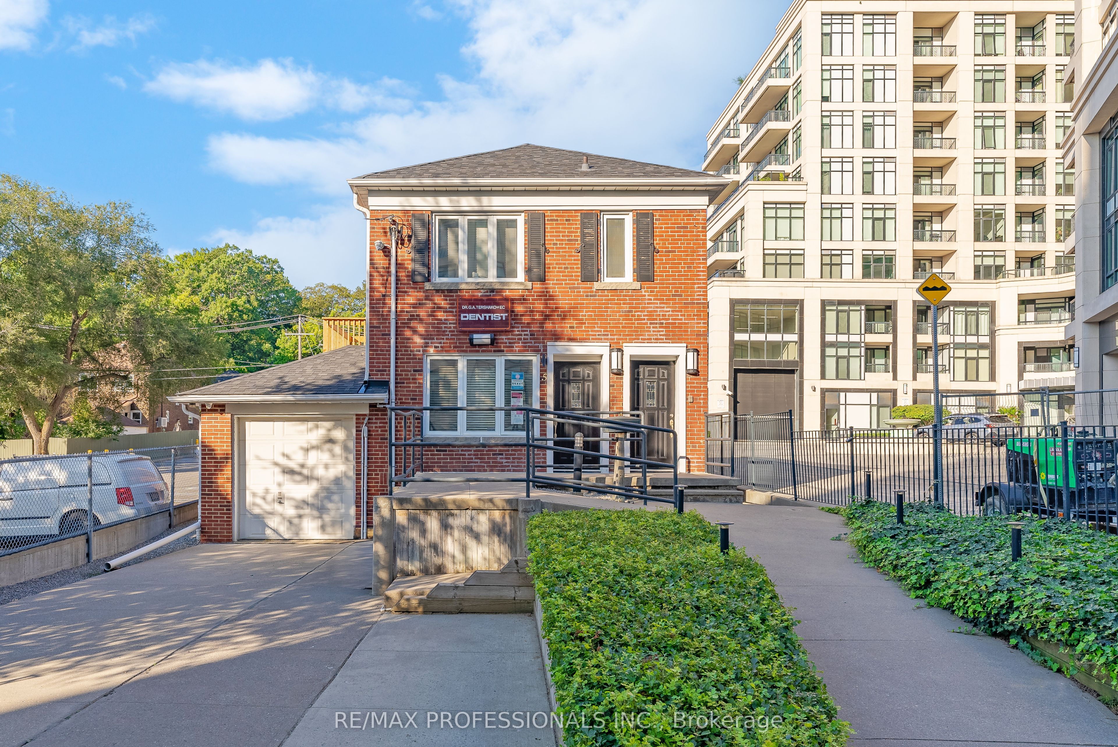 5B Old Mill Drive Lower, Toronto, ON M6S 4J7