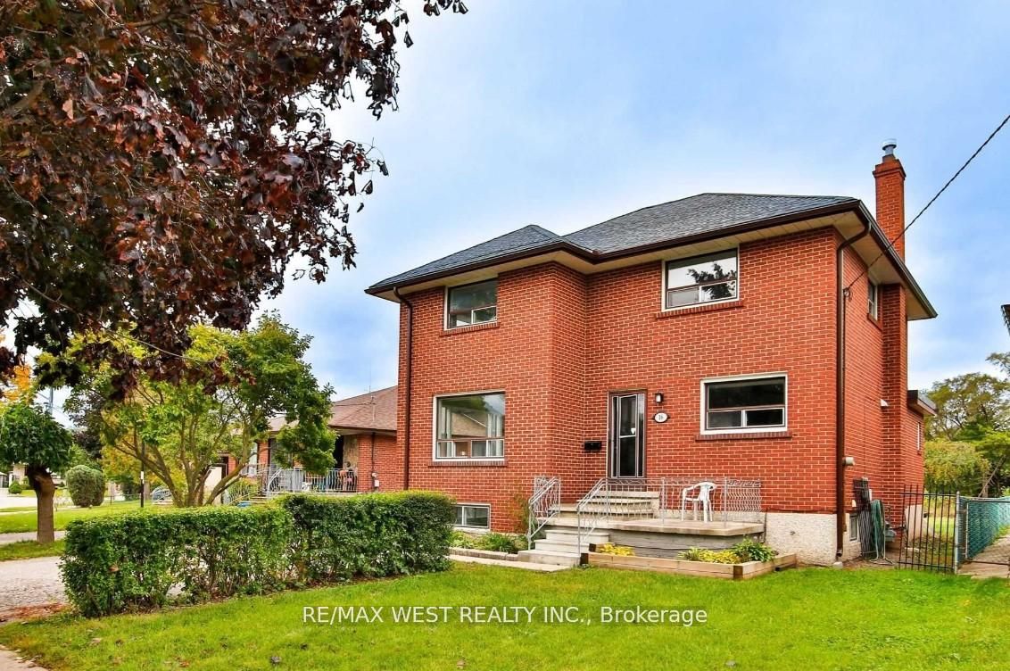 16 Upwood Avenue, Toronto, ON M6L 3A5