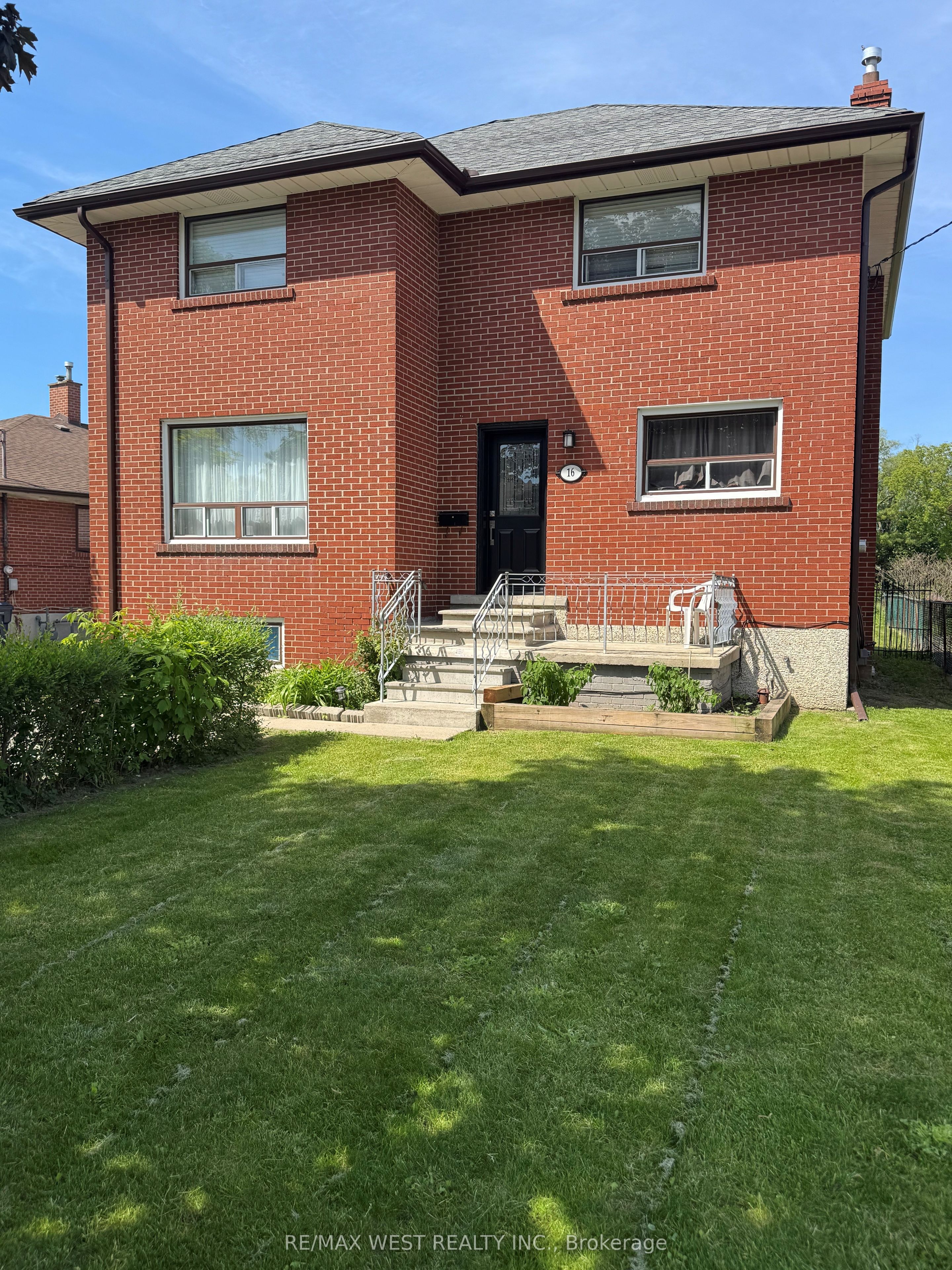 16 Upwood Avenue, Toronto, ON M6L 3A5 photo 3