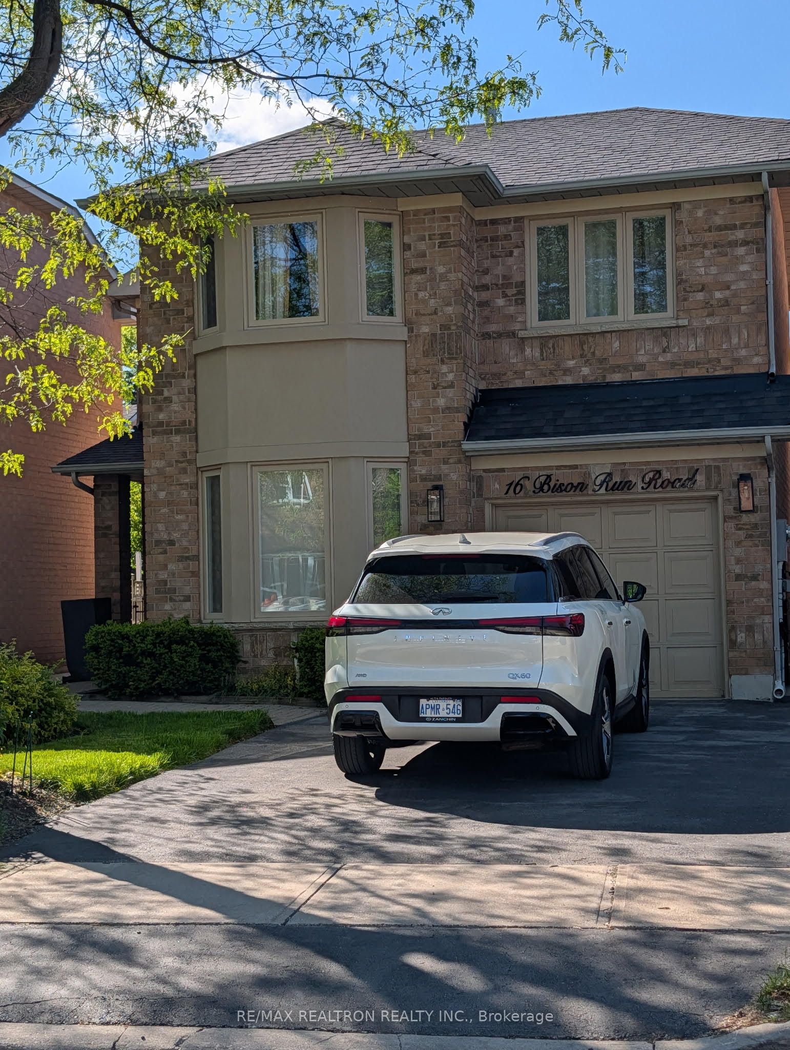 16 Bison Run Road, Brampton, ON L6R 1S2
