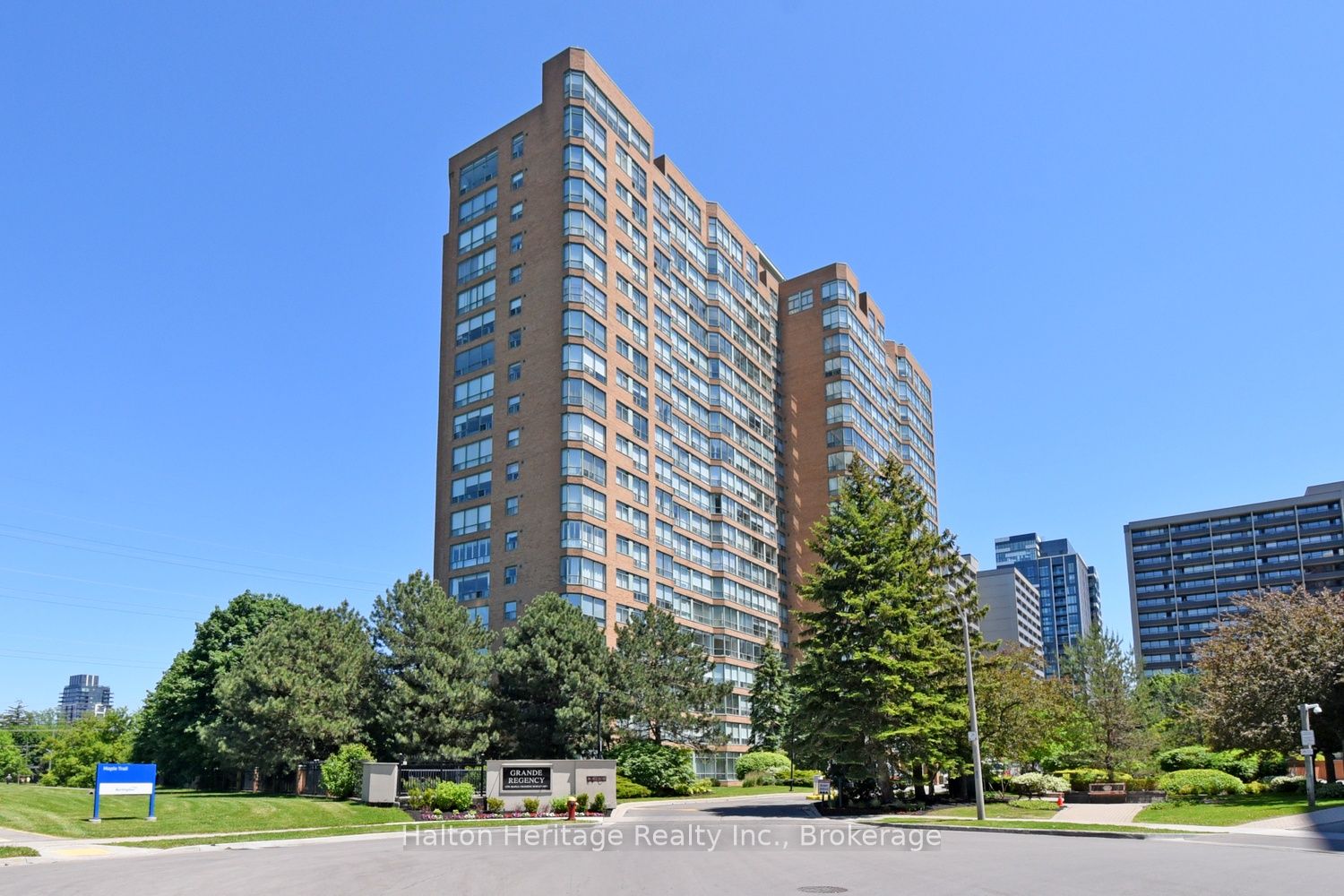 1276 Maple Crossing Boulevard 1711, Burlington, ON L7S 2J9