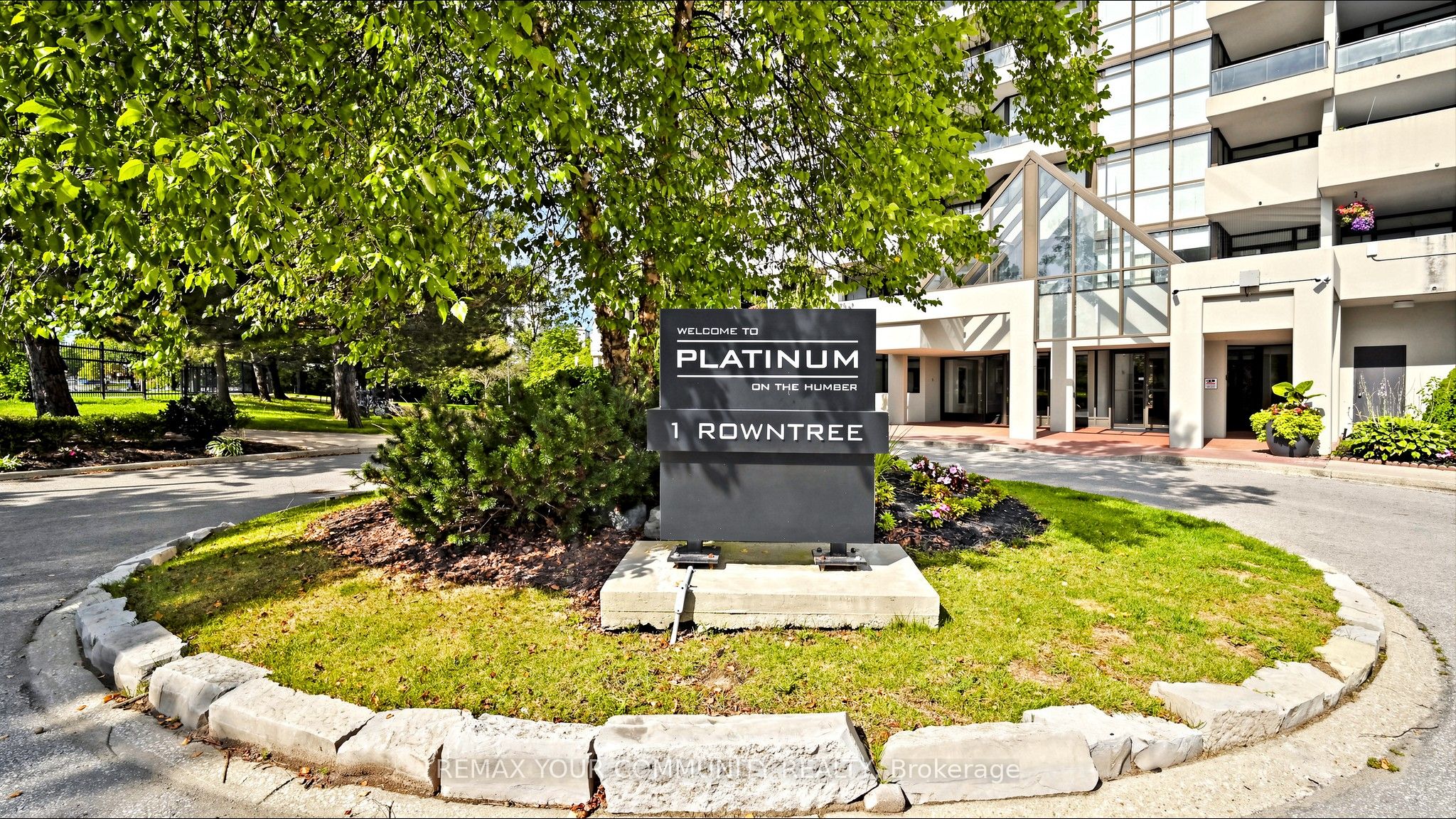 1 Rowntree Road 1215, Toronto, ON M9V 5G7