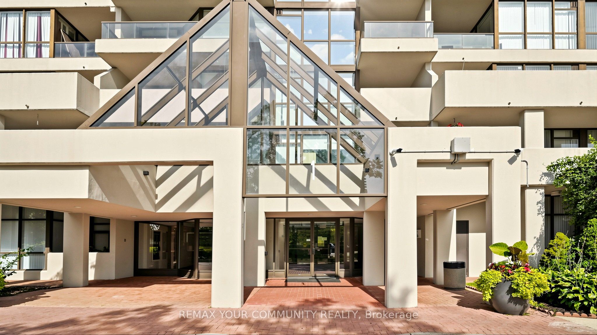 1 Rowntree Road 1215, Toronto, ON M9V 5G7 photo 3