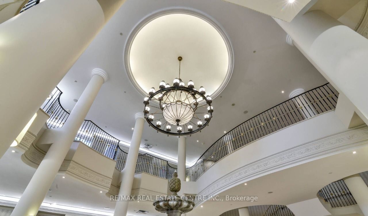 35 Kingsbridge Garden Circle 1804, Mississauga, ON L5R 3Z5 photo 4