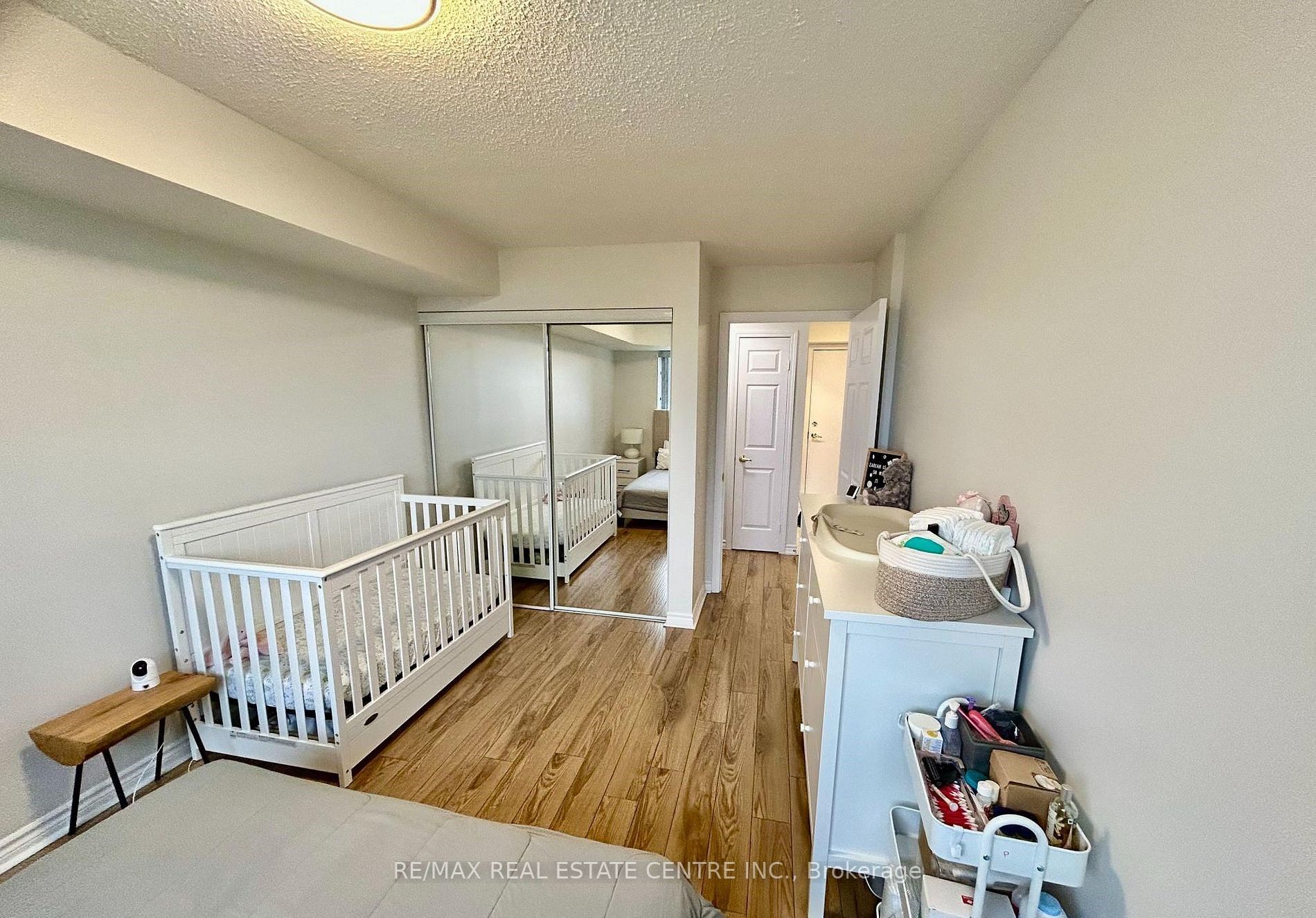 35 Kingsbridge Garden Circle 1804, Mississauga, ON L5R 3Z5 photo 5