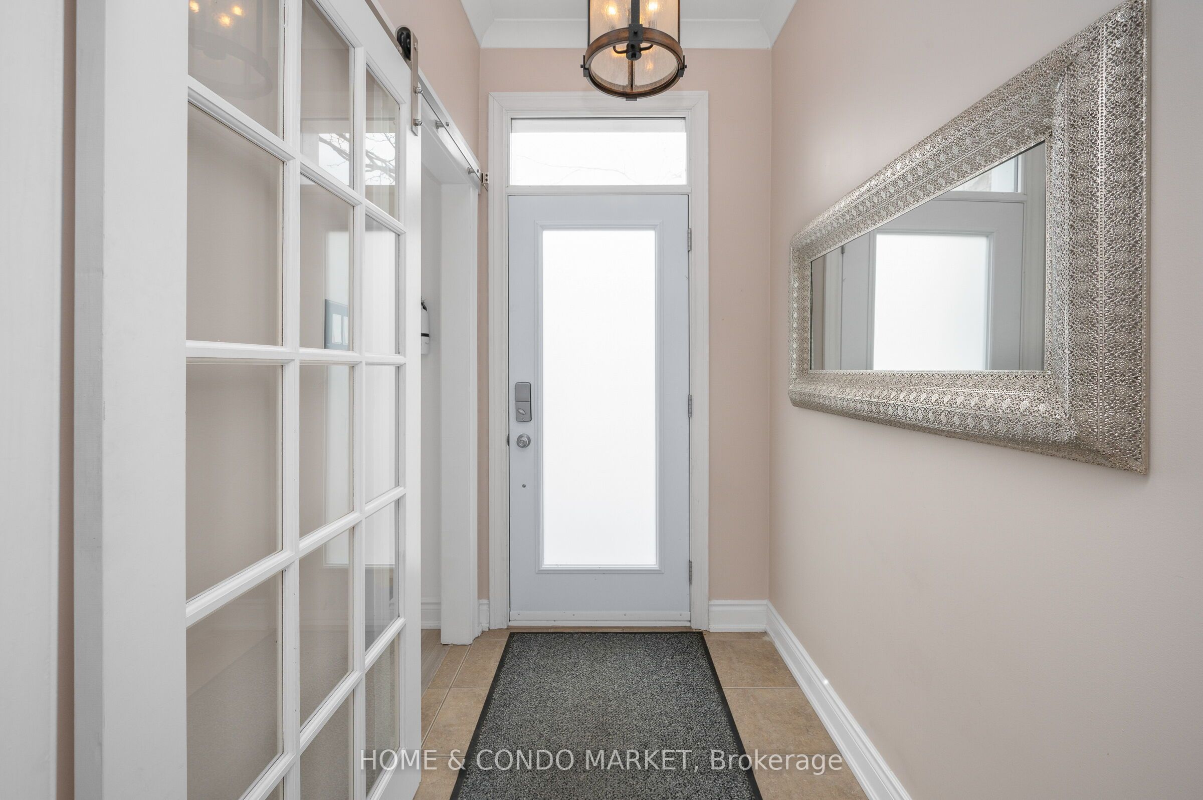 194 Lakeshore Road W, Mississauga, ON L5H 1G6 photo 4