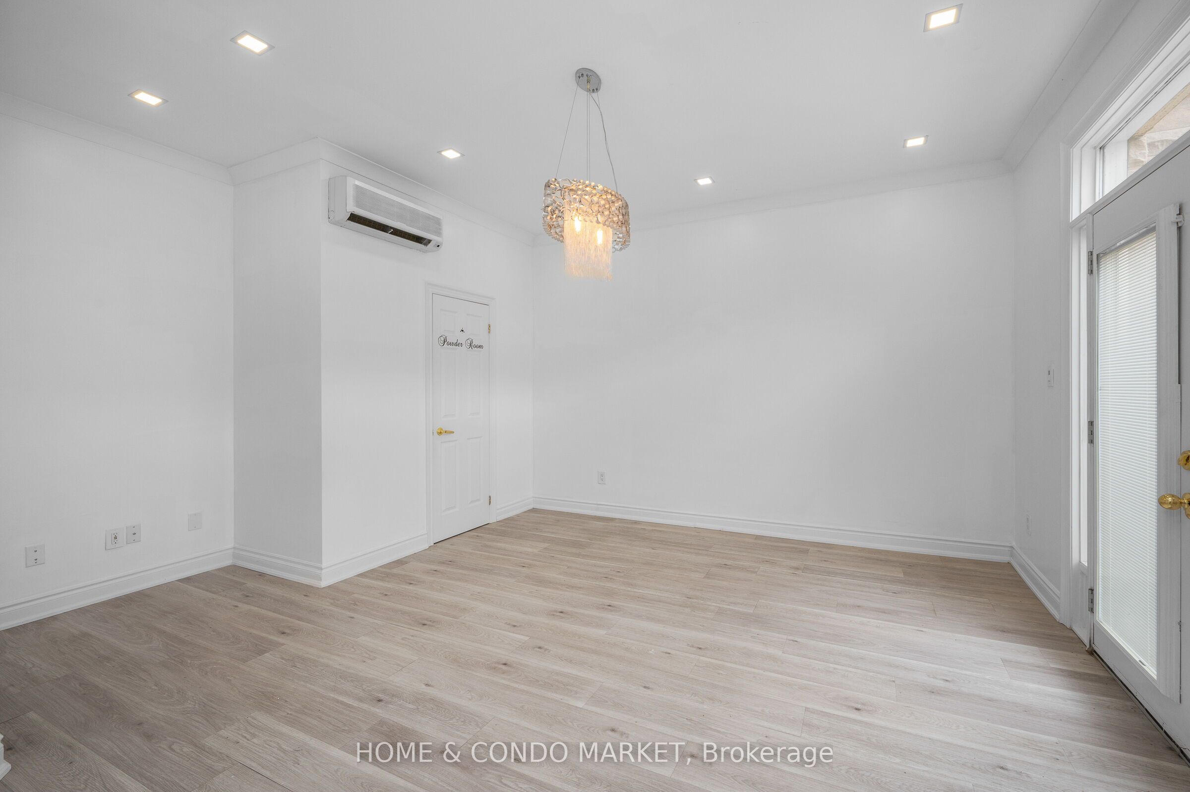 194 Lakeshore Road W, Mississauga, ON L5H 1G6 photo 5