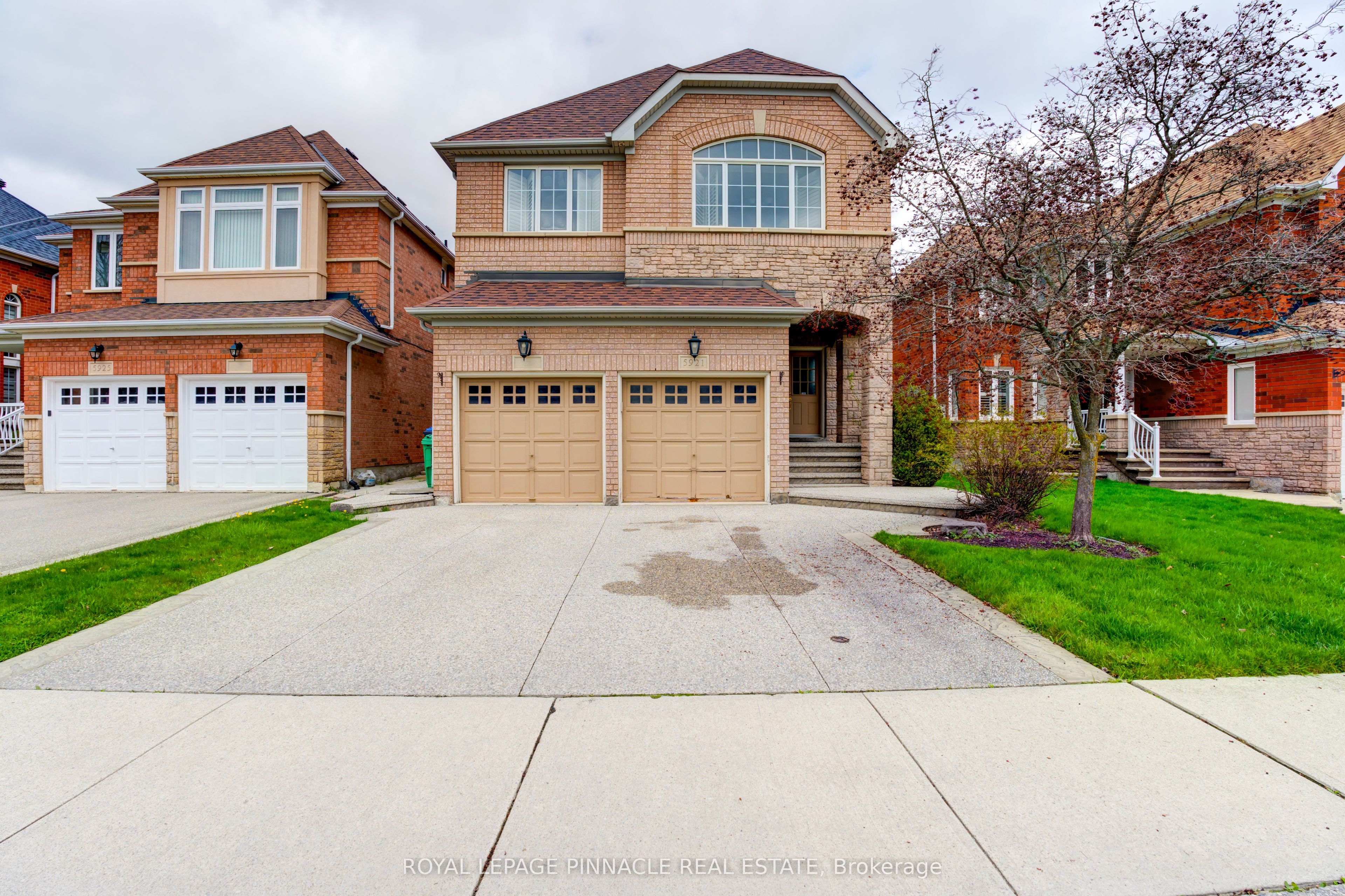 5921 Summerside Drive, Mississauga, ON L5M 6K9