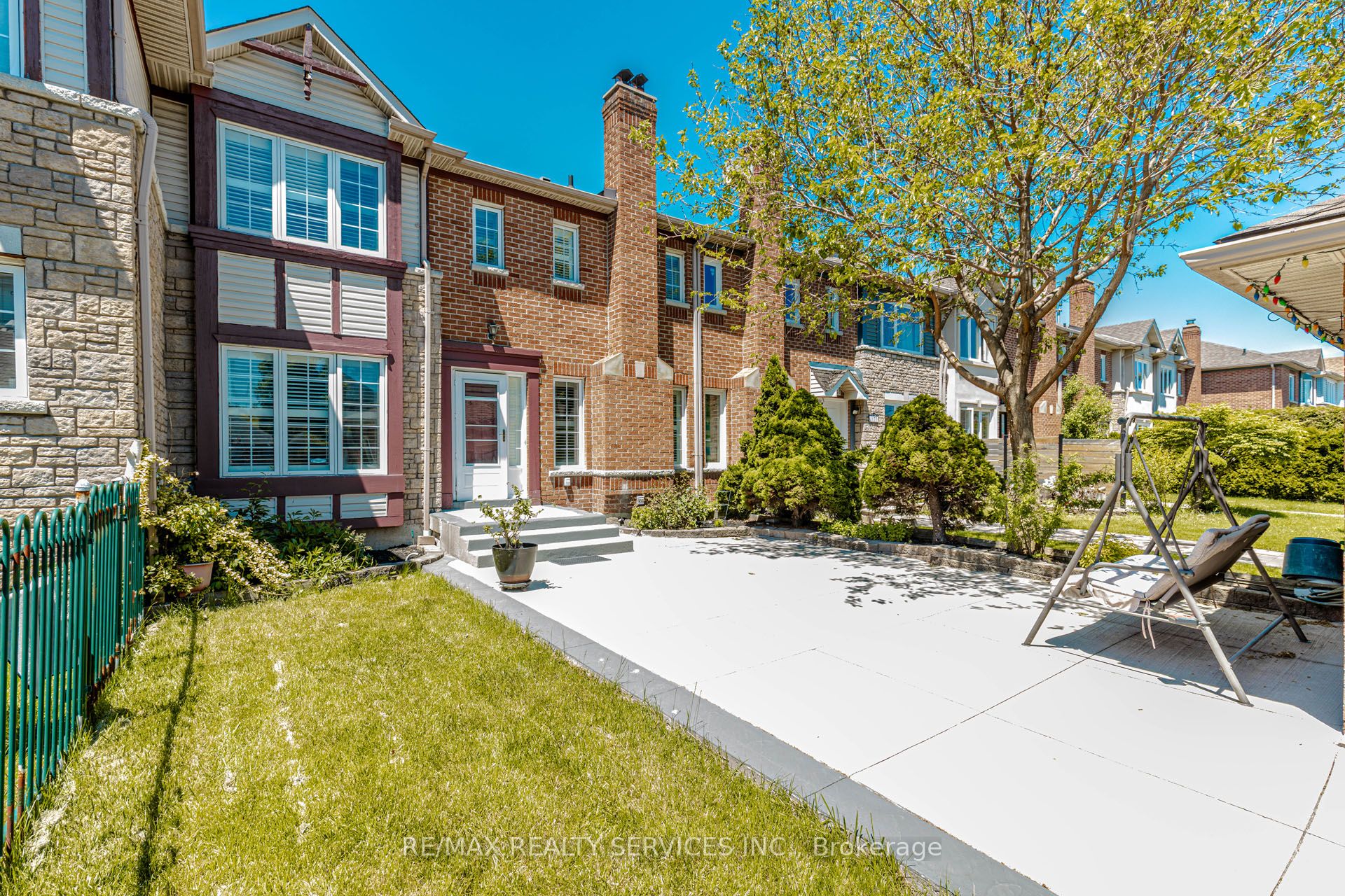 1135 Bellarosa Lane, Mississauga, ON L5V 1L3 photo 2