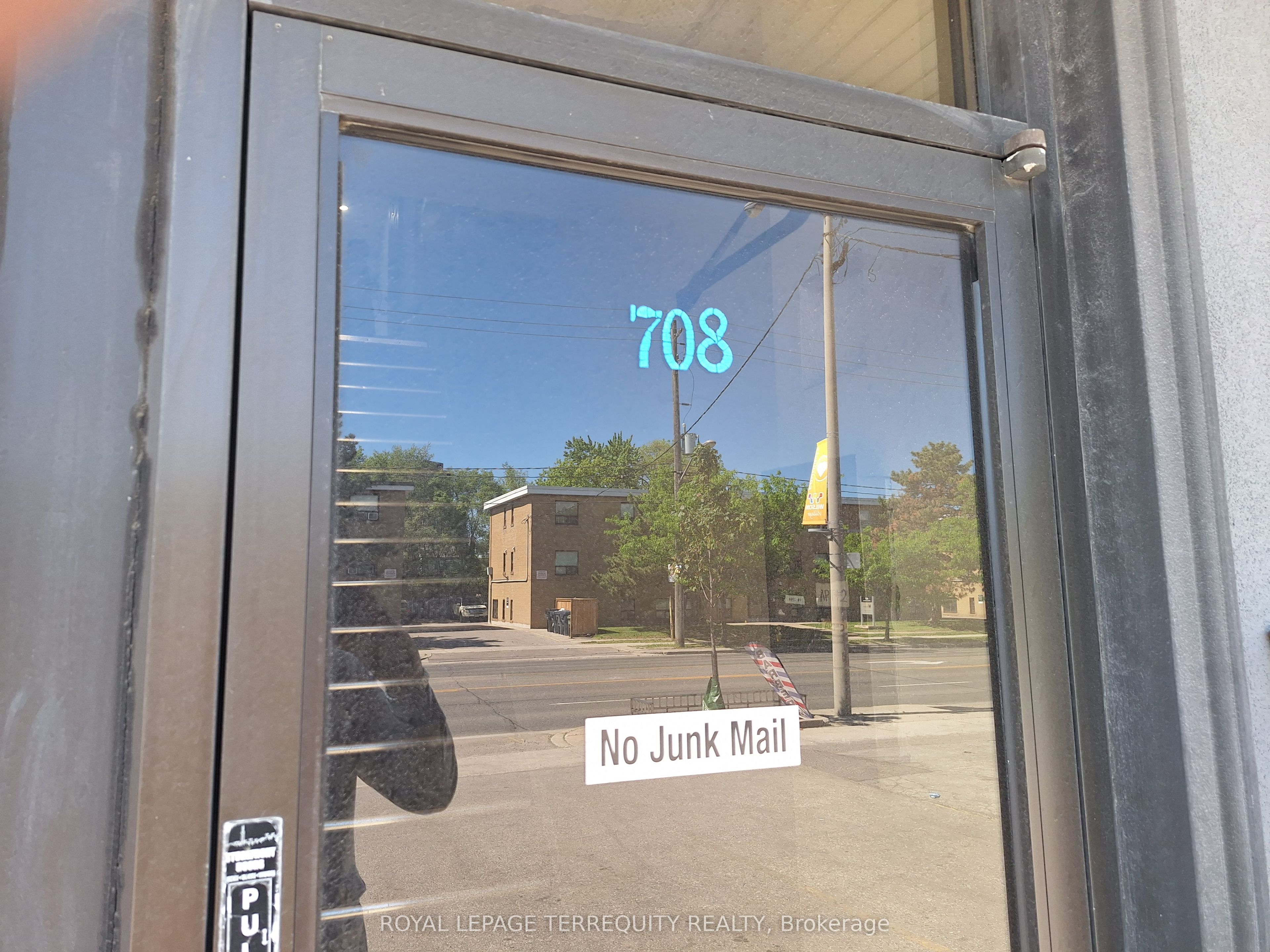 708 Wilson Avenue 2, Toronto, ON M3K 1E1 photo 2