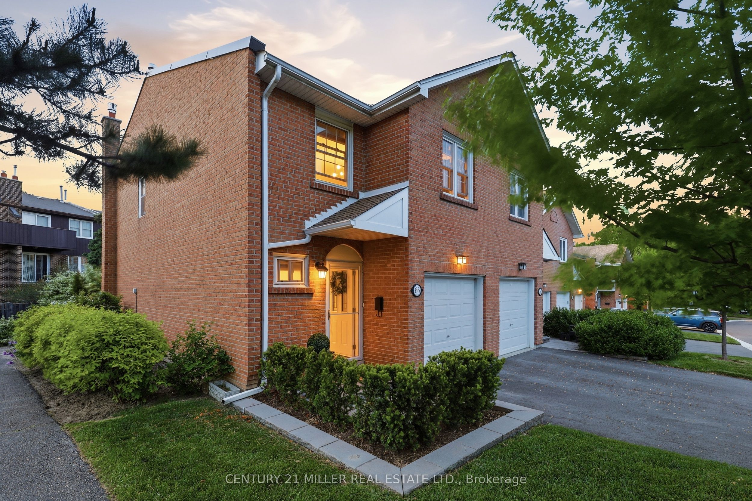 1951 Rathburn Road E 66, Mississauga, ON L4W 2N9 photo 2