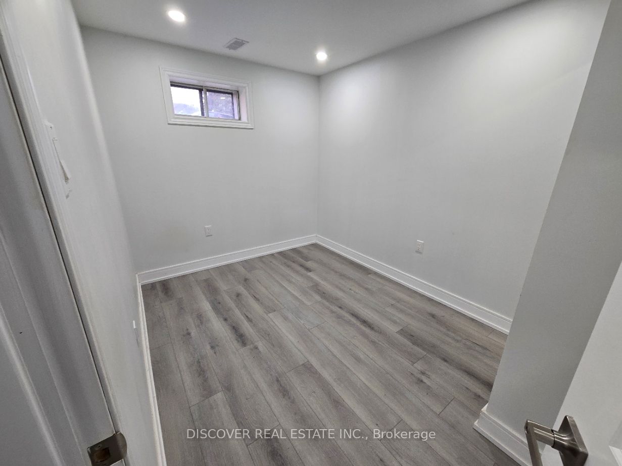 186 Floradale Drive Apartment # 2, Mississauga, ON L5B 1G3 photo 2