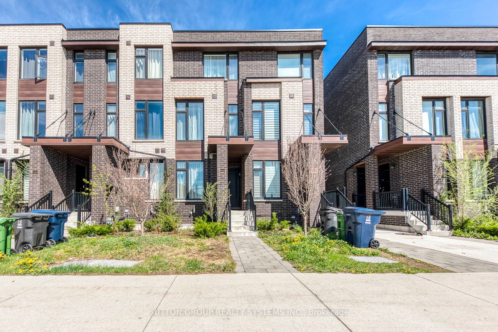 1 - 1774A Lawrence Avenue W Upper, Toronto, ON M6L 0A3 photo 2