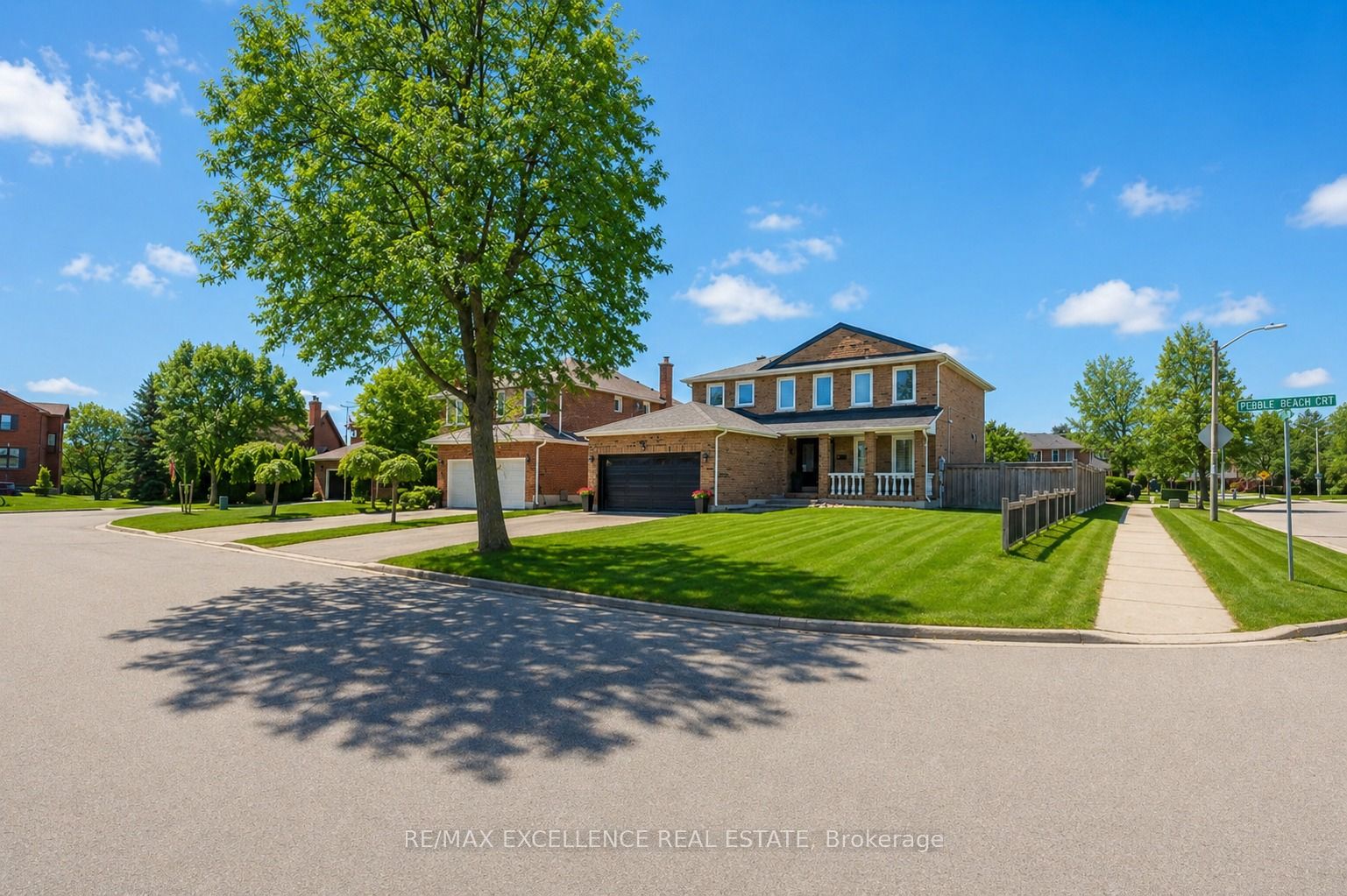 2 Pebble Beach Court, Brampton, ON L6S 4E9 photo 2