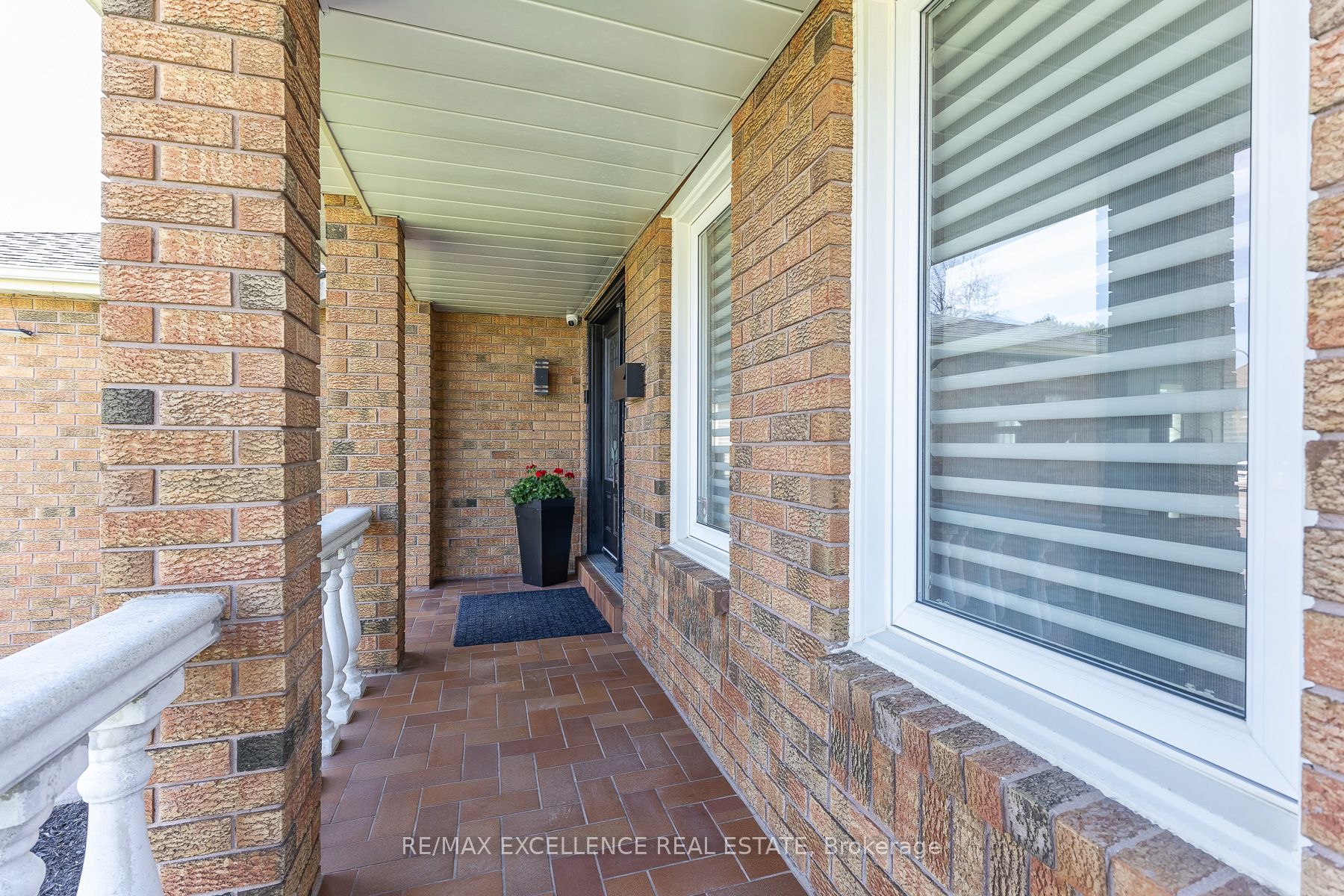 2 Pebble Beach Court, Brampton, ON L6S 4E9 photo 4