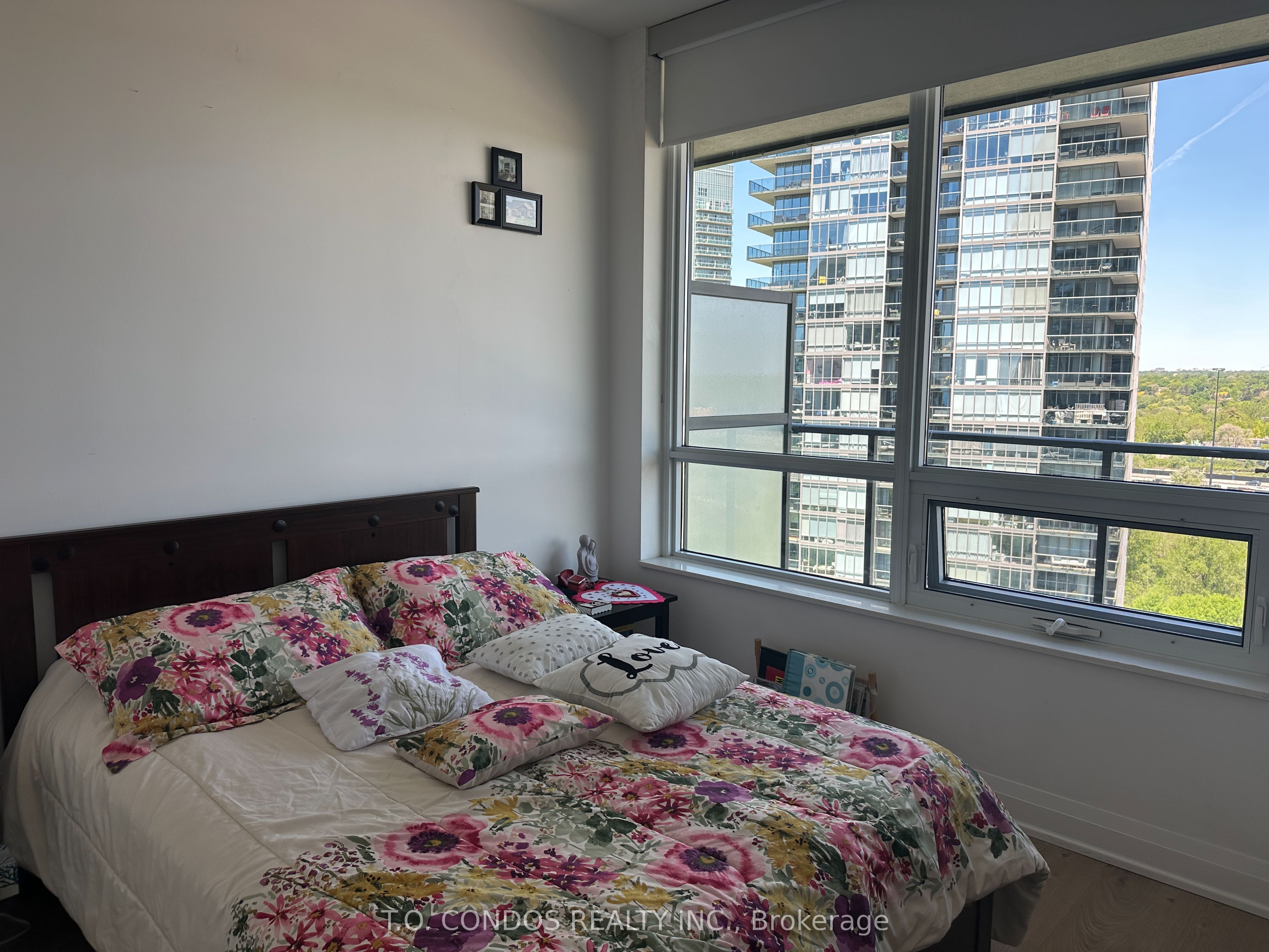 36 Park Lawn Road 1506, Toronto, ON M8Y 3H8 photo 5