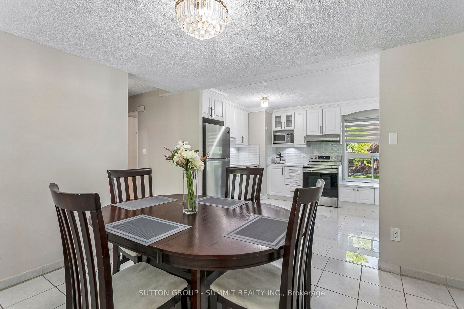 180 MISSISSAUGA VALLEY Boulevard 211, Mississauga, ON L5A 3M2 photo 4