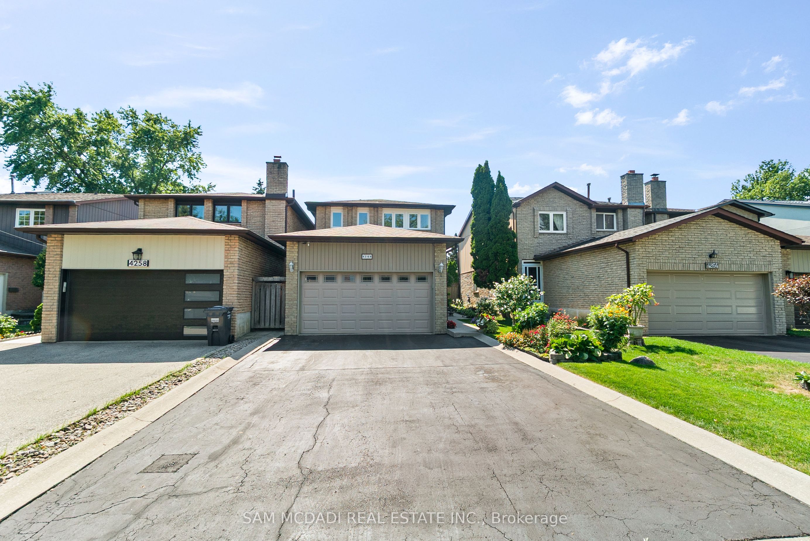 4260 SHELBY Crescent, Mississauga, ON L4W 3N5 photo 2