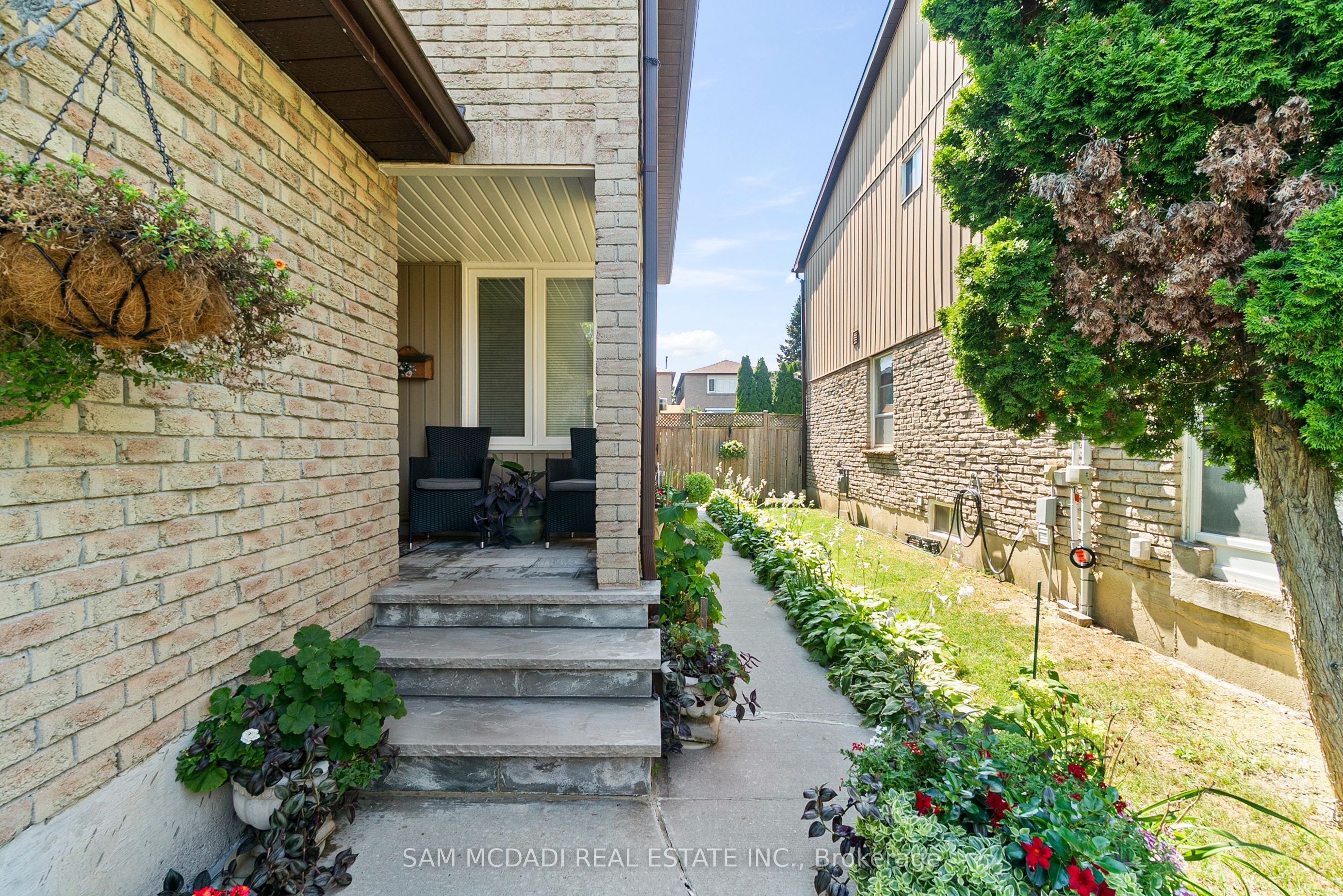 4260 SHELBY Crescent, Mississauga, ON L4W 3N5 photo 4