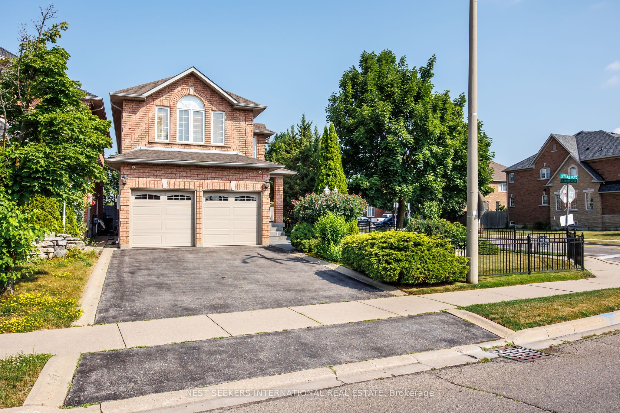 422 Fernforest Drive, Brampton, ON L6R 2P7